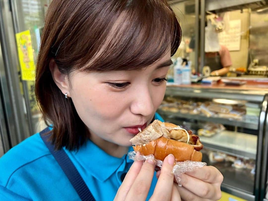 篠原梨菜さんのインスタグラム写真 - (篠原梨菜Instagram)「#朝5時の美味time 東京・中央区　勝どき駅近く パン・ムラカミへ！ 朝6時からの営業です🥐 15種類の惣菜パンを扱っています。 安くて美味しい人気メニュー、ヒレカツサンド😋 1個190円とは思えないヒレカツの分厚さ！片手に収まる大きさですが食べ応え満点！パワーチャージ💪 #早朝グルメ #thetime_tbs #パンムラカミ #勝どき #ヒレカツサンド #パン  #tbs」8月1日 14時58分 - shinorinatbs