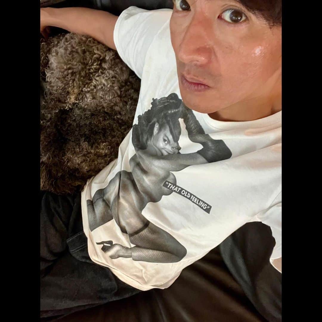 木村拓哉さんのインスタグラム写真 - (木村拓哉Instagram)「⁡ ⁡ ⁡ 「アムが思い切り水遊びをした後、クタクタになったらしく…。未だびしょびしょのままぴったりくっついて爆睡してます…。 愛しいけど、服がびしょびしょに…。」 ⁡ PEACE‼︎ ⁡ STAYSAFE! ⁡ 拓哉 #木村拓哉#TakuyaKimura」8月1日 15時46分 - takuya.kimura_tak