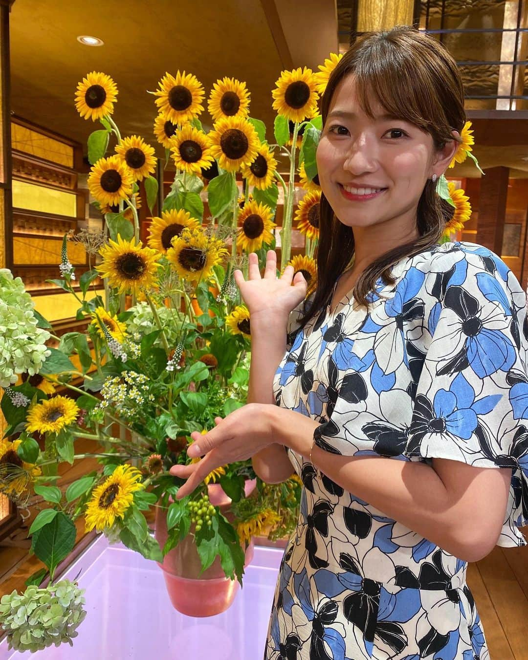 安藤萌々さんのインスタグラム写真 - (安藤萌々Instagram)「今週もよろしくお願いします🌻   1-2 上下　TIARA 靴　DIANA ビアス　Jouete  3-4 上下　TO BE. CHIC ピアス　Jouete  5-6 上下　ESTNATION 靴　DIANA  7-8 ワンピース　COCO DEAL 靴　DIANA  先週はスタジオに立派な向日葵が！ パッと心が明るくなりました。」8月1日 16時23分 - momo_ando_ex