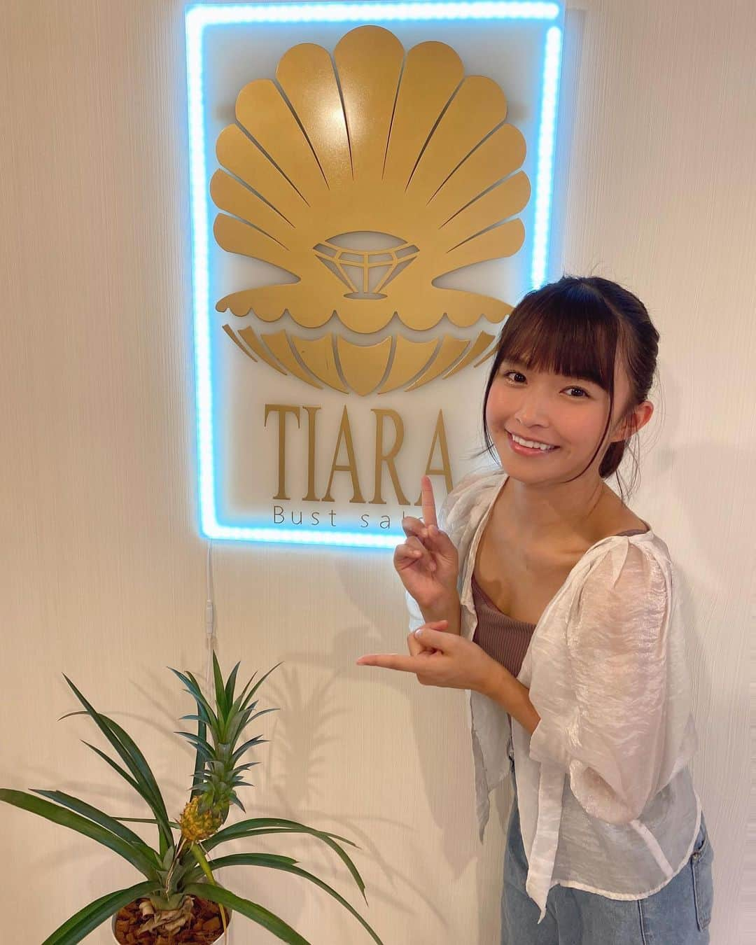 百川晴香さんのインスタグラム写真 - (百川晴香Instagram)「バストアップサロンTIARA @takara_fujimoto に行ってきました💓ご飯からの施術は最高！今回はちょっと身体が凝り固まっててたからさんが大変そうでした🥺でも終わってからはかなりスッキリ🥹ありがたい限りです🥹💓これからも素敵な体にしてください！たからさんに頼りまくりな私です😂 #バストサロン #バストアップサロン #横浜 #育乳 #プライベートサロン #japanesegirl #followme」8月1日 17時04分 - momokawaharuka