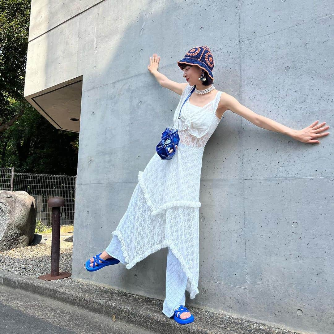 華村あすかさんのインスタグラム写真 - (華村あすかInstagram)「💙🐬🐳🧊🤍 珍しく青で揃えた私服」8月1日 18時18分 - hanamura_asuka