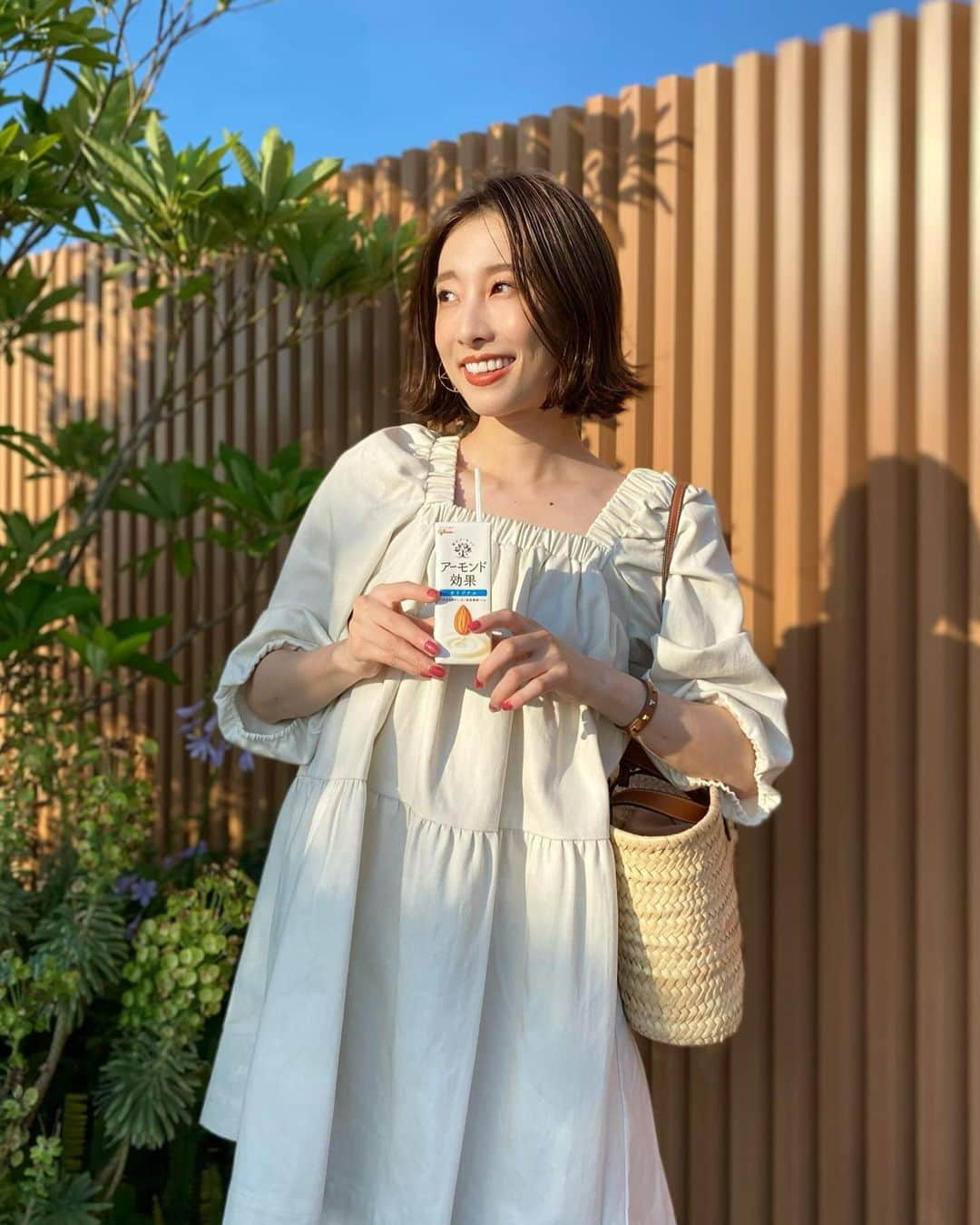 冨張愛さんのインスタグラム写真 - (冨張愛Instagram)「大好きなアーモンド効果🥤 ほんのり香ばしい味が大好きで😚✌️ 朝食やおやつ代わりに発売当初から数え切れないほど飲んでいる気がする🧡 砂糖不使用のノンスイートタイプは プロテインと割って飲んだりもします🥛✨ * #instagood #coordinate #ootd #outfit #fashion #instafashion #meg_ootd #Glico_PR #私とアーモンド #코디네이트 #패션 #카메라 #コーディネート #コーデ #ファッション #今日のコーデ #今日の服 #157cmコーデ #ワンピース #夏ワンピース #カゴバッグ #アーモンド効果」8月1日 18時55分 - megumitomihari