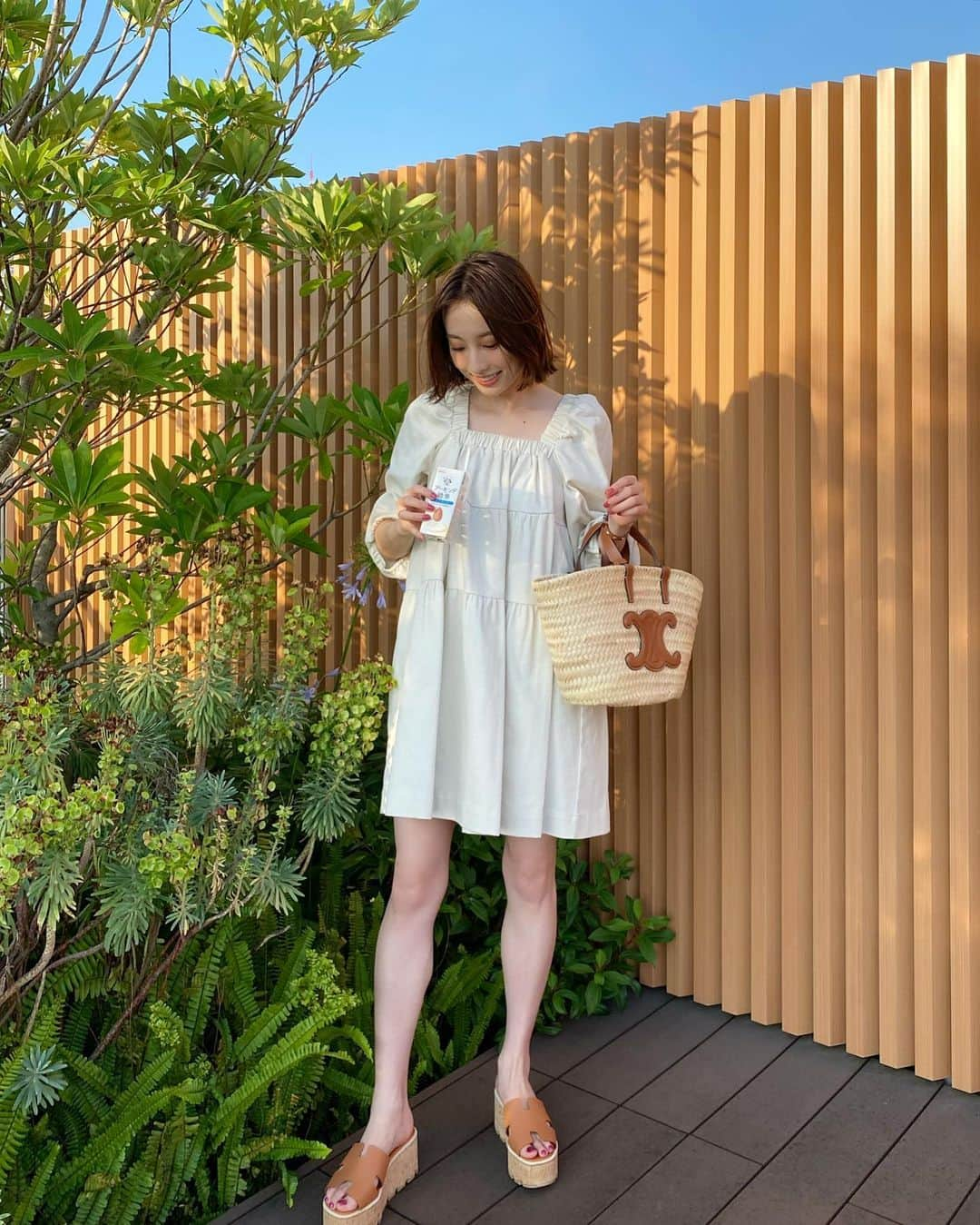 冨張愛さんのインスタグラム写真 - (冨張愛Instagram)「大好きなアーモンド効果🥤 ほんのり香ばしい味が大好きで😚✌️ 朝食やおやつ代わりに発売当初から数え切れないほど飲んでいる気がする🧡 砂糖不使用のノンスイートタイプは プロテインと割って飲んだりもします🥛✨ * #instagood #coordinate #ootd #outfit #fashion #instafashion #meg_ootd #Glico_PR #私とアーモンド #코디네이트 #패션 #카메라 #コーディネート #コーデ #ファッション #今日のコーデ #今日の服 #157cmコーデ #ワンピース #夏ワンピース #カゴバッグ #アーモンド効果」8月1日 18時55分 - megumitomihari