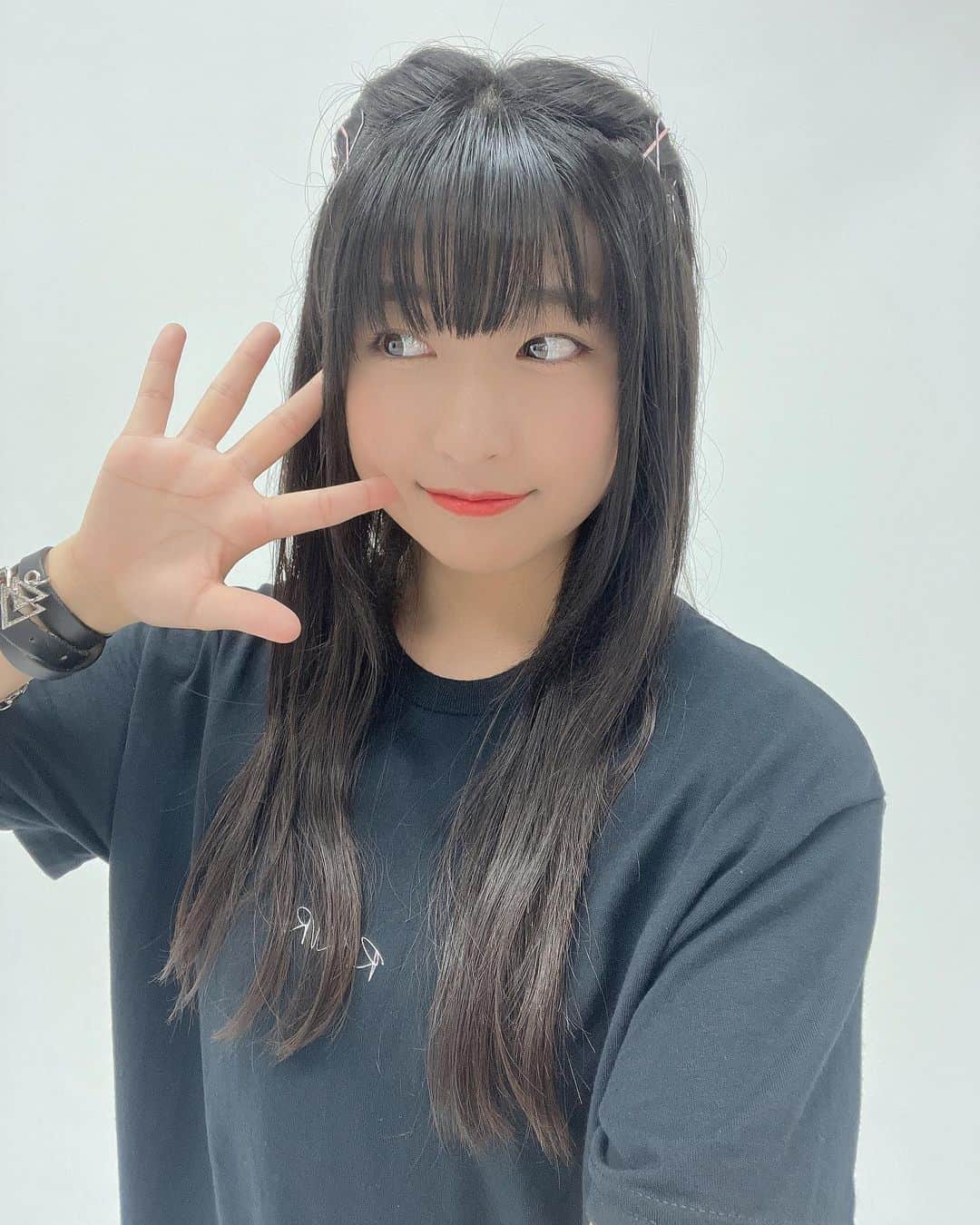 りりりさんのインスタグラム写真 - (りりりInstagram)「💁嬉しいお知らせ💁  【りりり × KINGLYMASK】  初コラボアイテム4個を発売させて頂きますჱ̒⸝⸝•̀֊•́⸝⸝)  ほんまに可愛くて最高なものになったのでみんなもオソロしよー👐  そしてこの日のヘアメイクさんほんまに最強でした🥲🫶🫶  #キングリーマスク  #嬉しい」8月1日 19時12分 - ririri1116