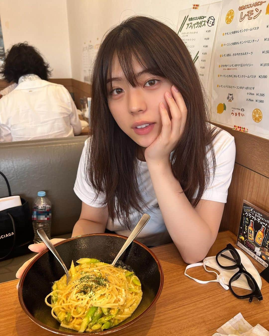 井手上漠さんのインスタグラム写真 - (井手上漠Instagram)「イン福岡。ぺぺたま食べた記念！ #すっぴん見過ごして」8月1日 19時16分 - baaaakuuuu