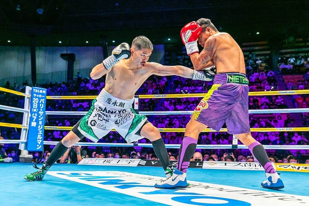 井岡一翔さんのインスタグラム写真 - (井岡一翔Instagram)「- - 2022.7.13 during the game.🥊🔥 - #井岡一翔  #boxing  #世界タイトルマッチ  #worldchampionship  #5度目の防衛戦  #v5  #winner  #revenge  #世界戦20勝達成」8月1日 19時40分 - kazuto_ioka_official