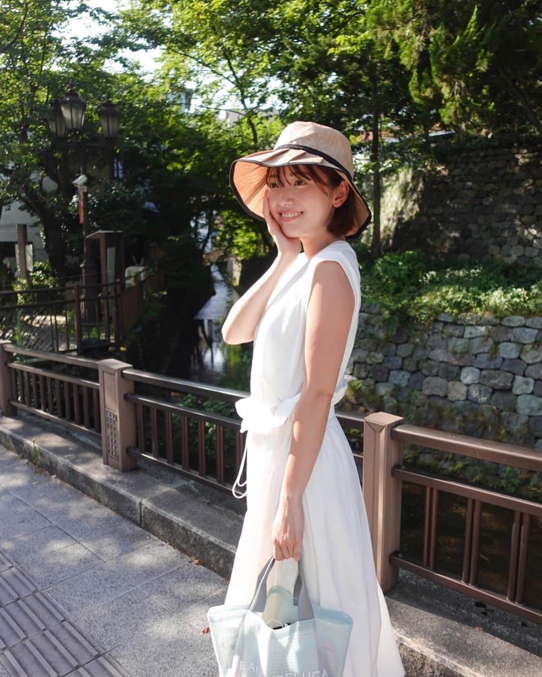 的場絢香さんのインスタグラム写真 - (的場絢香Instagram)「// 8月 // ⁡ おNewのワンピと靴と帽子をおろして るんたった~な8月の始まり🍉♩ ⁡ 今日も溶けるような暑さだった…🫠 熱中症と紫外線対策して 楽しい夏を過ごしましょ♡♡♡  ⁡ dress : @adametrope  shoes : @daniella_and_gemma  bag : @deandeluca_jp  hat : @14plusjp ( ihat0566 )  _ _ _ #マトバ服 ←こちらに私服コーデ載せてます☺︎」8月1日 19時43分 - ayaka_matoba