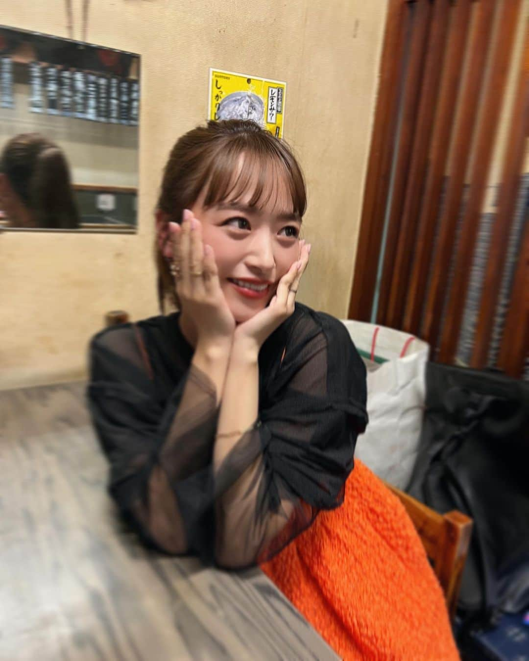 近藤千尋さんのインスタグラム写真 - (近藤千尋Instagram)「お仕事の写真たち☺️🌈  テレビ東京📺 「二軒目どうする？」 TOKIOの松岡さんと、 博多大吉さんと飲みながらトーク🍺✨ 収録が終わった後もおかわりしながら　 気軽にお話してくださったお二人🥺！！ とっても優しい大先輩お二人でした✨☺️ 見逃した方はTVerで是非に💕  TOKYO MX 📺 「りかりこ はじめました」 8月2日 火曜 23:30 -0:00   りかりこちゃんに大人の仕草を 教えるために先生として 参加させてもらいました👩‍🏫 二人とも可愛すぎたぁ🥲❣️ ファミリーの東京ホテイソンのお二人と🥰 安心する〜🤣✨笑  そして、モンポケムック、 今回も表紙と、中ページにいます👏🥹 是非全国の書店で見つけてみてね🌈  『二軒目どうする？』 ⏬  ウェア @maisonspecial_women  アクセサリー @e.m.portrait  シューズ @yelloshoes_official  『りかりこはじめました』 ⏬  ウェア @shiroma_official  アクセサリー @unoaerre_japan  シューズ @charleskeith_jp」8月1日 21時02分 - chipichan.1215