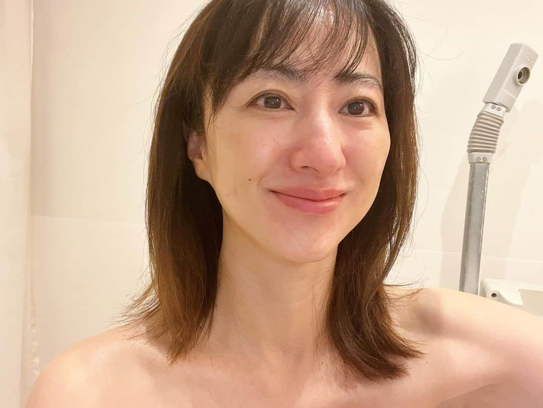 前田ゆかさんのインスタグラム写真 - (前田ゆかInstagram)「暑さと疲れから解放〜 (今日は今までで一番暑かった) 撮影後にひんやりエステで復活💆‍♀️  今年は猛暑ですがまだ、夏らしいことしてないなぁー  Hello August⛱  #summer #shooting #メンテナンス」8月1日 21時35分 - maeyuka