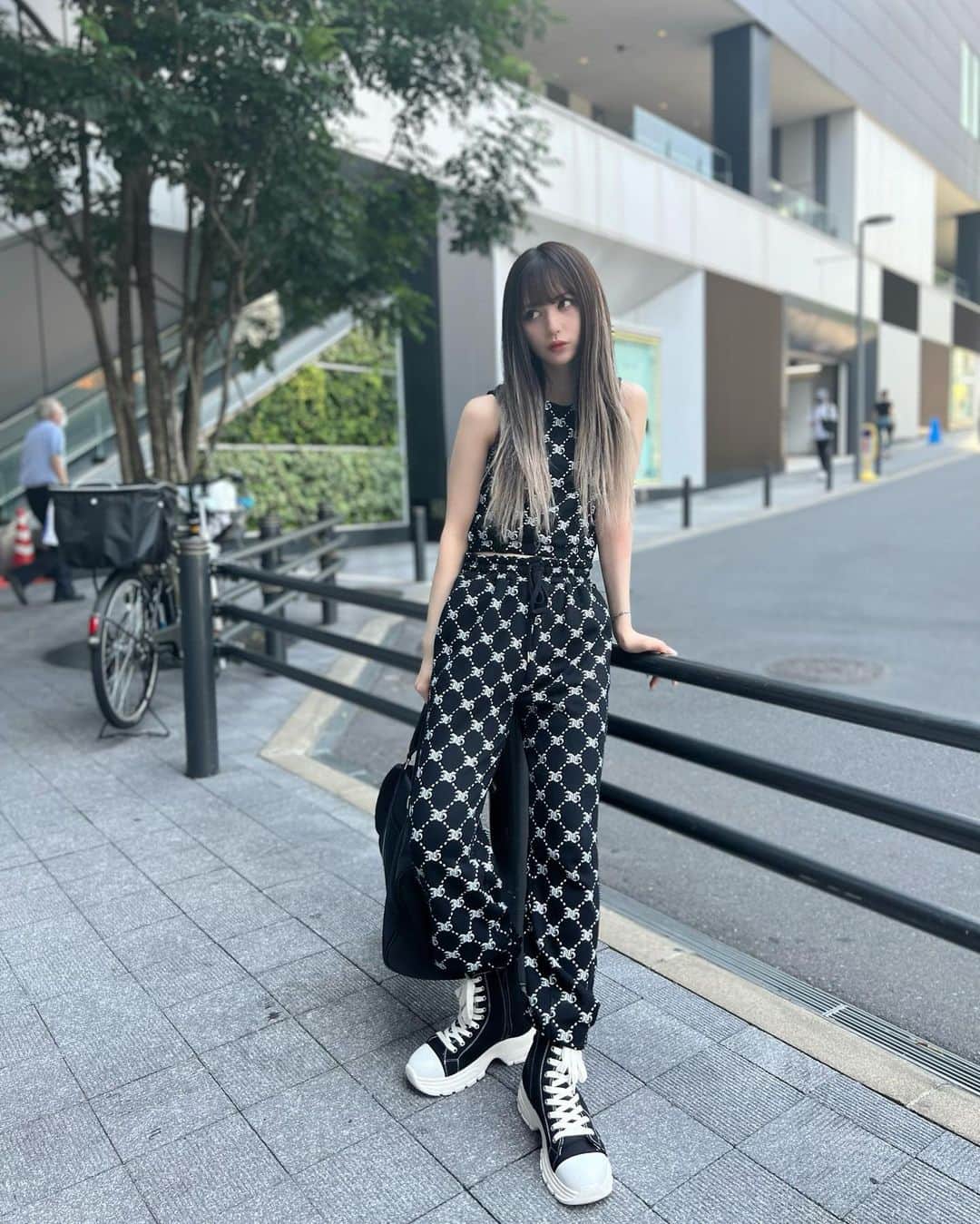 山本望叶さんのインスタグラム写真 - (山本望叶Instagram)「セットアップ大好き！かわいい🥰  #ootd #code #コーデ #夏服 #ブラックコーデ #モノトーンコーデ #セットアップ #egoist #emoda #amail」8月1日 21時39分 - mikana.yamamoto