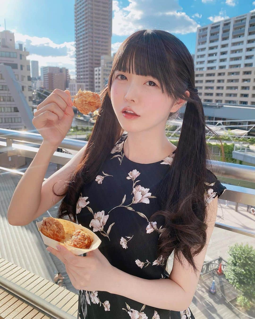 小野寺梓さんのインスタグラム写真 - (小野寺梓Instagram)「大阪行ってきたで🐙  ケータリングでたこ焼きがあったよ！ 関西弁好きー！好きやねん！   #なんばハッチ  #大阪  #たこ焼き  #真っ白なキャンバス  #白キャン  #小野寺梓」8月1日 22時15分 - onoderaco