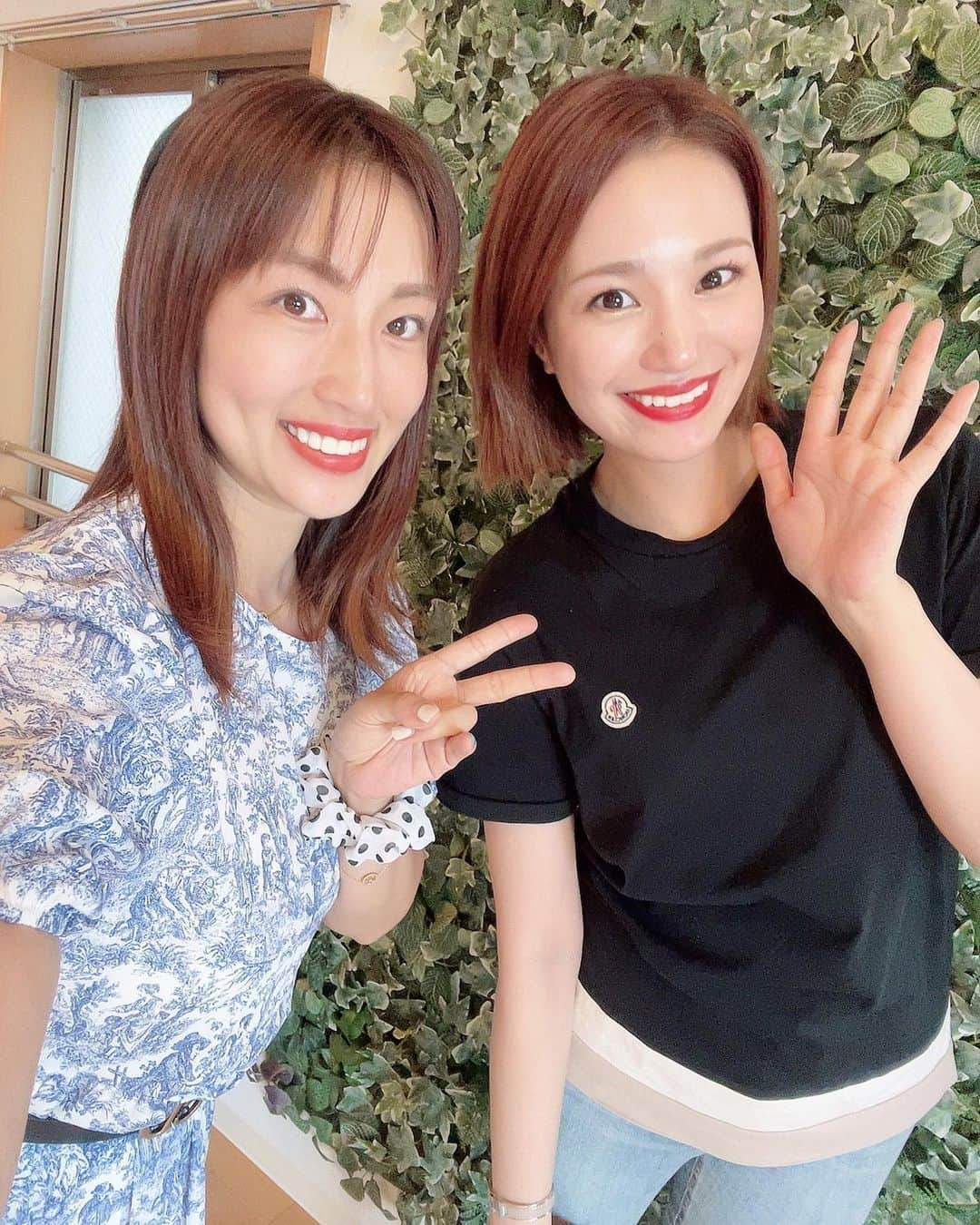 庄司ゆうこさんのインスタグラム写真 - (庄司ゆうこInstagram)「弊社養成スクール卒業生みくちゃんが、表参道にサロンをオープンしたということで整体と鍼を受けに行ってきましたぁ❣️ 眼精疲労で頭もガチガチでしたが、頭と眉に鍼を刺しながらヘッドマッサージしてもらって最高でした😭✨ よもぎ蒸しもあるみたいだから次はよもぎ蒸しもやってみたいな🥰 みくちゃんとの出会いは5年前に私が、恵比寿のあるお店でナンパしたのがきっかけで、ヨガの資格取るってなり、うちのスタジオでもたくさんレッスンこなしてくれました✨ その頃からいつかは自分のスタジオ持ちたいって言ってたから、ちゃんと夢叶えてて、本当に尊敬だし、嬉しい限り❣️  来月でポジティブスターヨガ13年目に突入！！私も常に初心の気持ちを忘れずにもっと頑張らないとだぁーっ🥺  #サロン#オープン#おめでとう#ヨガ#整体#鍼#よもぎ蒸し#表参道#ポジティブスターヨガ #ヨガインストラクター養成講座」8月2日 0時03分 - yuko.shoji