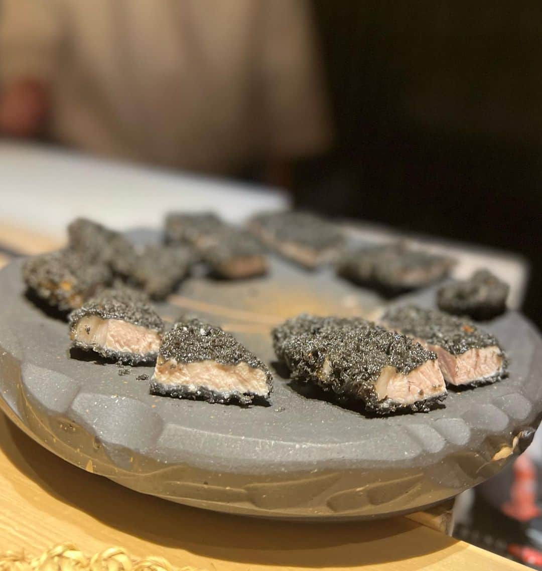 吉川ちえさんのインスタグラム写真 - (吉川ちえInstagram)「【🍖⭐️🍖⭐️🍖⭐️🍖】 . 住所非公開/会員制串揚げの ✅串あげがとう  へ先日行ってきました😋✊ 春夏秋冬でコース料理が変わるんですが今回は夏バージョンでした🍉💕 . エンターテインメント溢れる料理が いっぱい出てきて相変わらず美味しかった😋❤️ キャビアのせやトリュフのせの串揚げ最強すぎた🔥 . ソムリエさんもいてお酒にあった料理出してくれるよ🥹🙏 パリピなテキーラ🥃もありますww . 次の予約は12月‼️冬バージョンたのしみ！ご馳走様でした😘✨ . #串揚げ #串あげがとう  #肉と串あげがとう #住所非公開 #会員制串揚げ」8月2日 1時14分 - yoshikawachie_16