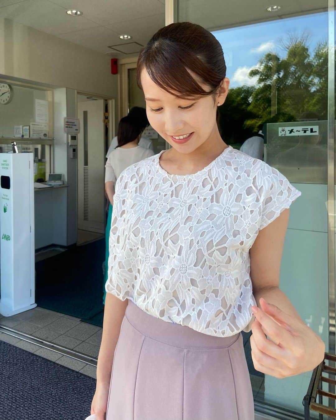 島津咲苗さんのインスタグラム写真 - (島津咲苗Instagram)「おはようございます🌞 なぐちゃんも言っていましたが 今日は外出に覚悟がいるくらいの暑さ。 東海3県全てに熱中症警戒アラートが出されています。 どうか無理をせず、体調優先で過ごしてください。 . . . #メーテレ #ドデスカ #アナウンサー #島津咲苗 #アナウンサー衣装 #衣装 #夏服 #今日のコーデ #愛知 #岐阜 #三重 #名古屋 #花柄ブラウス」8月2日 9時31分 - sanae_shimazu