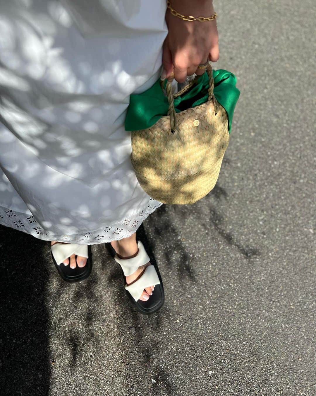 林香里さんのインスタグラム写真 - (林香里Instagram)「今日のふく·͜·✌︎´- こんな猛暑の日は、一枚でさらりと 着れる @myine_my のワンピで楽ちんコーデ♡  裾のレースが可愛いっ🫶🏻💕  #ootd#wardrobe#coordinate#outfit」8月2日 17時45分 - kaori_hayashi1203