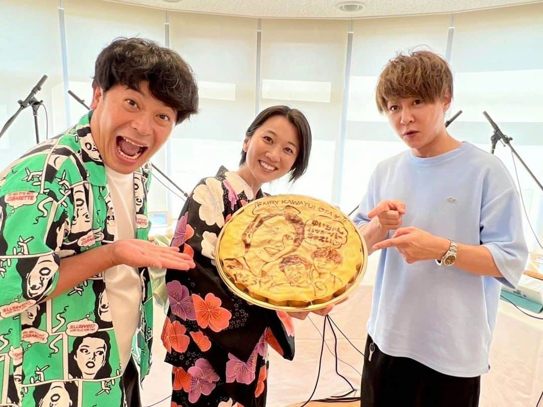 太田唯さんのインスタグラム写真 - (太田唯Instagram)「🌻💚🎤 .  ラジオ番組「流れ星と太田唯のやるんやさ3」、 公開収録にお越し頂いた皆様、 ありがとうございました〜〜！！！🙇‍♂️✨ @yarunyasa  .  公開収録ならでは 、というべきか 色々トラブルもありましたが (苦笑)、 おなじみのはんちくてい( @hanchikutei )さんのクレープケーキで 誕生日祝いまでして頂いて.... ( しかもわたし、キキになってる！🥹) とっっても幸せなひとときでした 😊🍨  また飛騨に遊びに来られるように そして、 やる3が 末長〜く愛して頂けますように！ これからも よろしくお願いします 🫶  . #やる3 #ラジオ #飛騨 #飛騨古川 #岐阜観光  #はんちくてい さん #流れ星 さん」8月2日 17時59分 - yuiohta.official