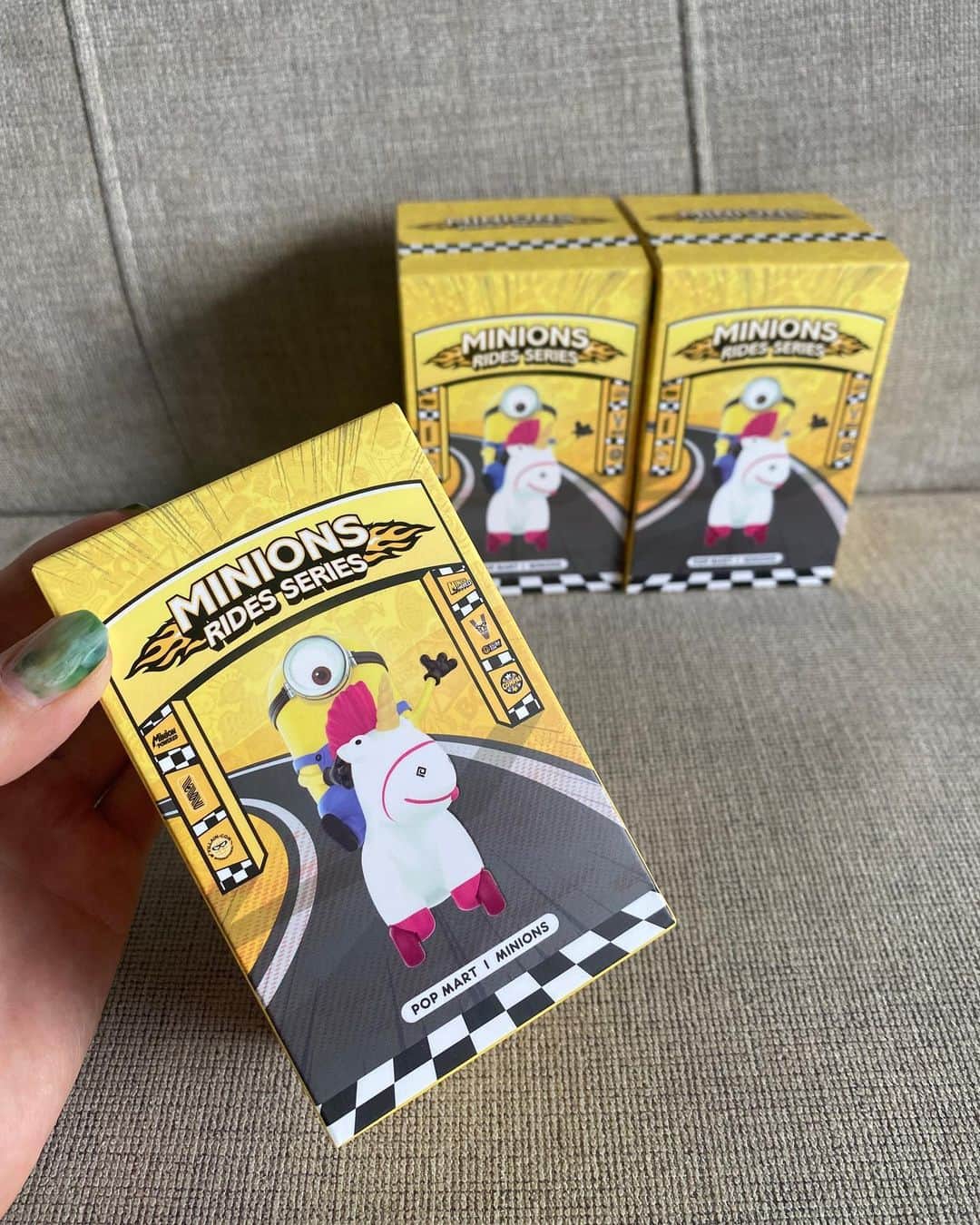 一ノ瀬恋さんのインスタグラム写真 - (一ノ瀬恋Instagram)「@popmartjapan 🌻💛🐱🐥🌼  SNSで話題のアートトイ『POP MART』 のフィギュアです❤️ 届いた瞬間から息子も大興奮🥺⤴️✨ 最近ミニオンも好きだから箱を開けてまた大興奮w  中身がわからないブラインドボックス仕様になっててどのデザインが出るかドキドキ、、❤️  ちなみに種類は ノーマル12種類➕シークレット1種です💛  気に入ったみたいでずっとボブボブ言ってる🤣👏💕  PR @popmartjapan #popmart #ポップマート #アートトイ #ガチャガチャ #フィギュア #ミニオンズ」8月2日 18時09分 - mayu19900323