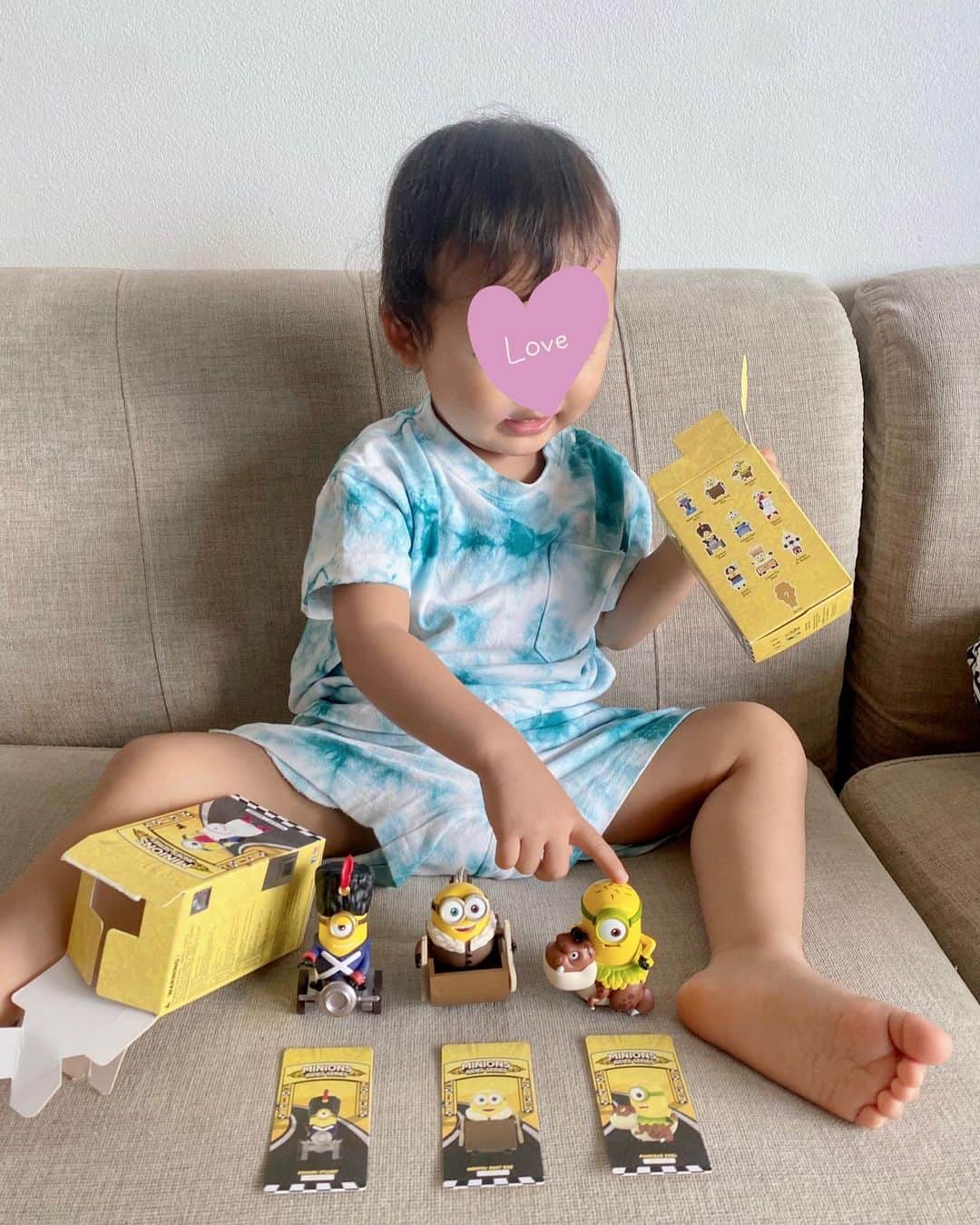 一ノ瀬恋さんのインスタグラム写真 - (一ノ瀬恋Instagram)「@popmartjapan 🌻💛🐱🐥🌼  SNSで話題のアートトイ『POP MART』 のフィギュアです❤️ 届いた瞬間から息子も大興奮🥺⤴️✨ 最近ミニオンも好きだから箱を開けてまた大興奮w  中身がわからないブラインドボックス仕様になっててどのデザインが出るかドキドキ、、❤️  ちなみに種類は ノーマル12種類➕シークレット1種です💛  気に入ったみたいでずっとボブボブ言ってる🤣👏💕  PR @popmartjapan #popmart #ポップマート #アートトイ #ガチャガチャ #フィギュア #ミニオンズ」8月2日 18時09分 - mayu19900323