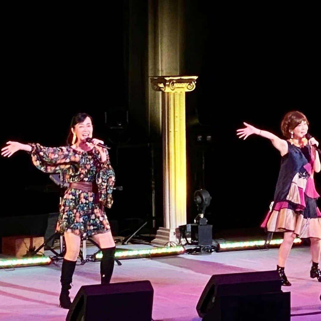 松本伊代さんのインスタグラム写真 - (松本伊代Instagram)「先週末の  宮崎県 小林市 門川町 のコンサート。  とっても暖かい皆さん。 声が出せない応援嬉しかったです。  この時期 私達に会いにきてくれることを 選択してくれて 本当にありがとうございました。  優ちゃんと 楽しく 歌って踊って 皆さんから逆に元気をもらっちゃいました。  皆さんも 元気になってくれてたら 嬉しい。  今度は博子ちゃんと3人で！また行きたいです！！  そして 宮崎のライチ 甘くて美味しい！ 地鶏も！ ホテルの部屋で 宮崎の美味しい食事も堪能しました！！  #キューティー☆モリモリ #宝くじ買ってみよう！ #宮崎ライチ #美味しくてお取り寄せしちゃった #汗で前髪がべっとり💦 #早見優 #森口博子 #松本伊代 #iyomatsumoto」8月2日 18時11分 - iyo14_official