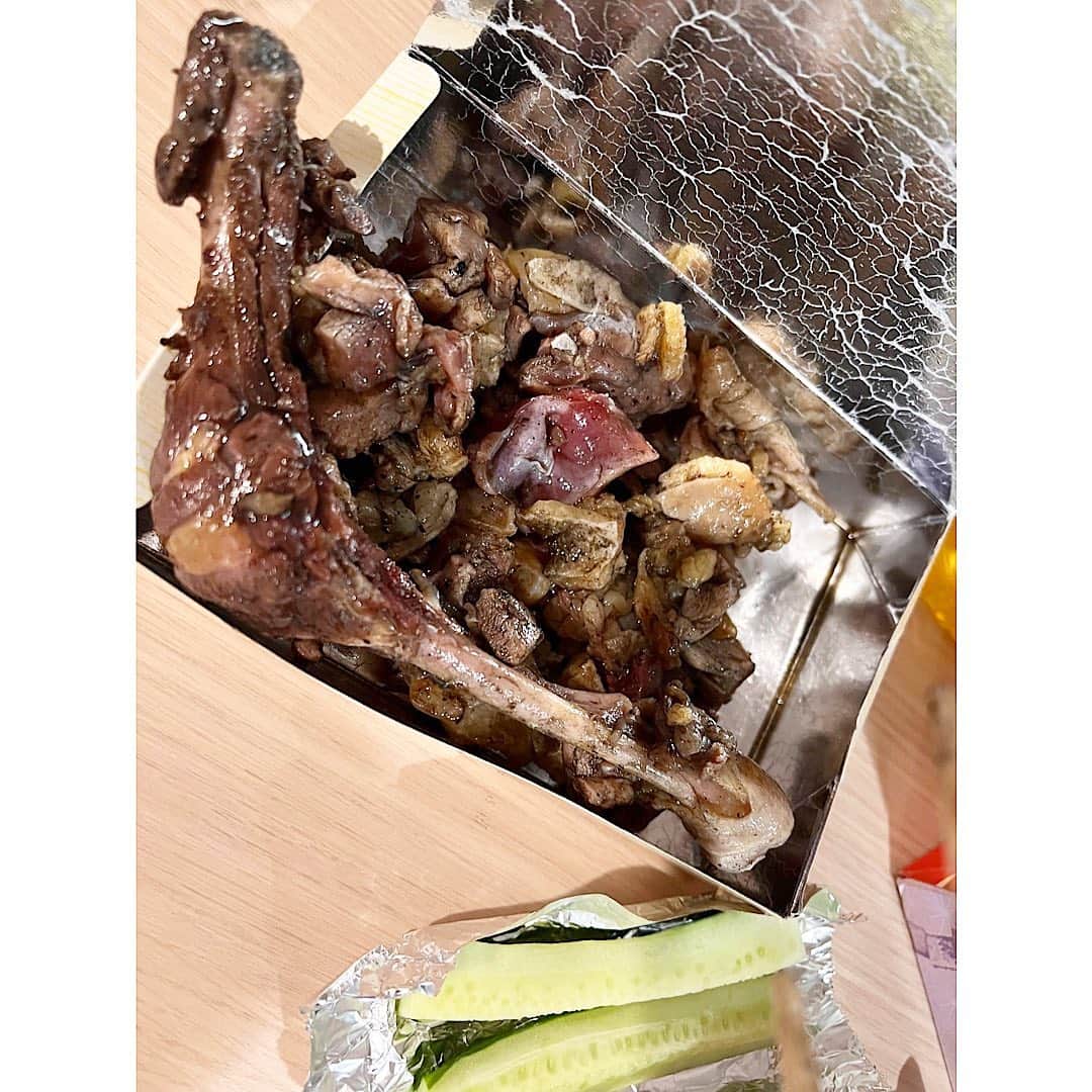 松本伊代さんのインスタグラム写真 - (松本伊代Instagram)「先週末の  宮崎県 小林市 門川町 のコンサート。  とっても暖かい皆さん。 声が出せない応援嬉しかったです。  この時期 私達に会いにきてくれることを 選択してくれて 本当にありがとうございました。  優ちゃんと 楽しく 歌って踊って 皆さんから逆に元気をもらっちゃいました。  皆さんも 元気になってくれてたら 嬉しい。  今度は博子ちゃんと3人で！また行きたいです！！  そして 宮崎のライチ 甘くて美味しい！ 地鶏も！ ホテルの部屋で 宮崎の美味しい食事も堪能しました！！  #キューティー☆モリモリ #宝くじ買ってみよう！ #宮崎ライチ #美味しくてお取り寄せしちゃった #汗で前髪がべっとり💦 #早見優 #森口博子 #松本伊代 #iyomatsumoto」8月2日 18時11分 - iyo14_official