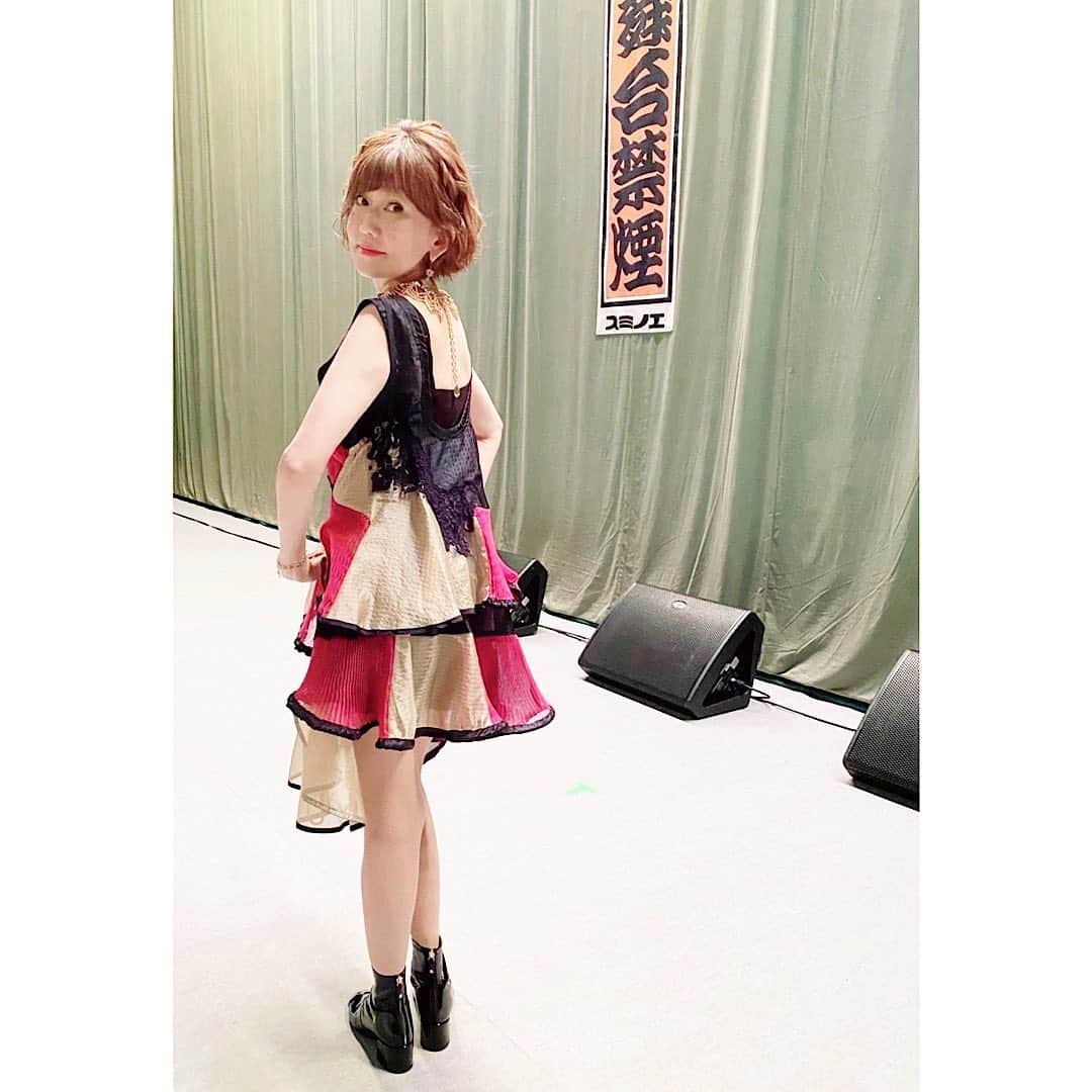 松本伊代さんのインスタグラム写真 - (松本伊代Instagram)「先週末の  宮崎県 小林市 門川町 のコンサート。  とっても暖かい皆さん。 声が出せない応援嬉しかったです。  この時期 私達に会いにきてくれることを 選択してくれて 本当にありがとうございました。  優ちゃんと 楽しく 歌って踊って 皆さんから逆に元気をもらっちゃいました。  皆さんも 元気になってくれてたら 嬉しい。  今度は博子ちゃんと3人で！また行きたいです！！  そして 宮崎のライチ 甘くて美味しい！ 地鶏も！ ホテルの部屋で 宮崎の美味しい食事も堪能しました！！  #キューティー☆モリモリ #宝くじ買ってみよう！ #宮崎ライチ #美味しくてお取り寄せしちゃった #汗で前髪がべっとり💦 #早見優 #森口博子 #松本伊代 #iyomatsumoto」8月2日 18時11分 - iyo14_official
