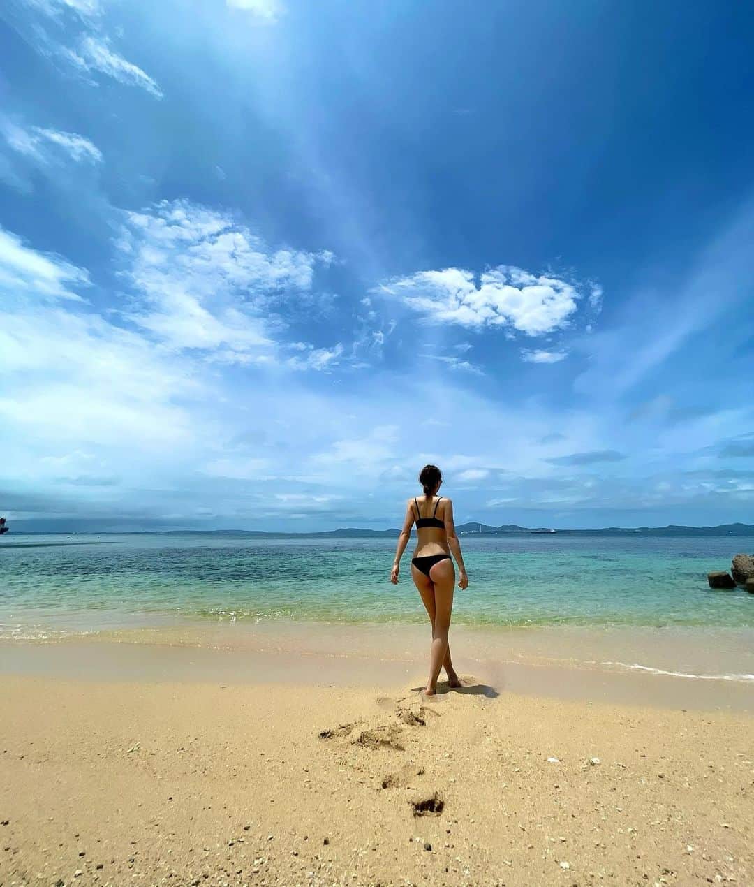 唯可（yuika）さんのインスタグラム写真 - (唯可（yuika）Instagram)「海が綺麗過ぎて とにかく癒されました🫠  #沖縄#うるま市#伊計島#海#ビーチ #okinawa#uruma#beach#sea」8月2日 18時19分 - yu.i.k.a