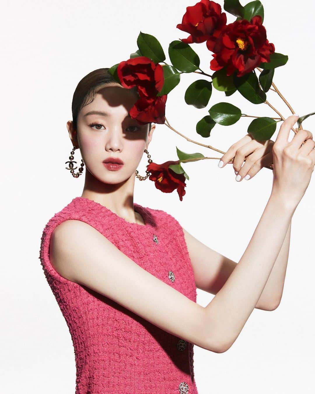 イ・ソンギョンさんのインスタグラム写真 - (イ・ソンギョンInstagram)「🌺 #N1DECHANEL #REDCAMELLIA」8月2日 18時46分 - heybiblee