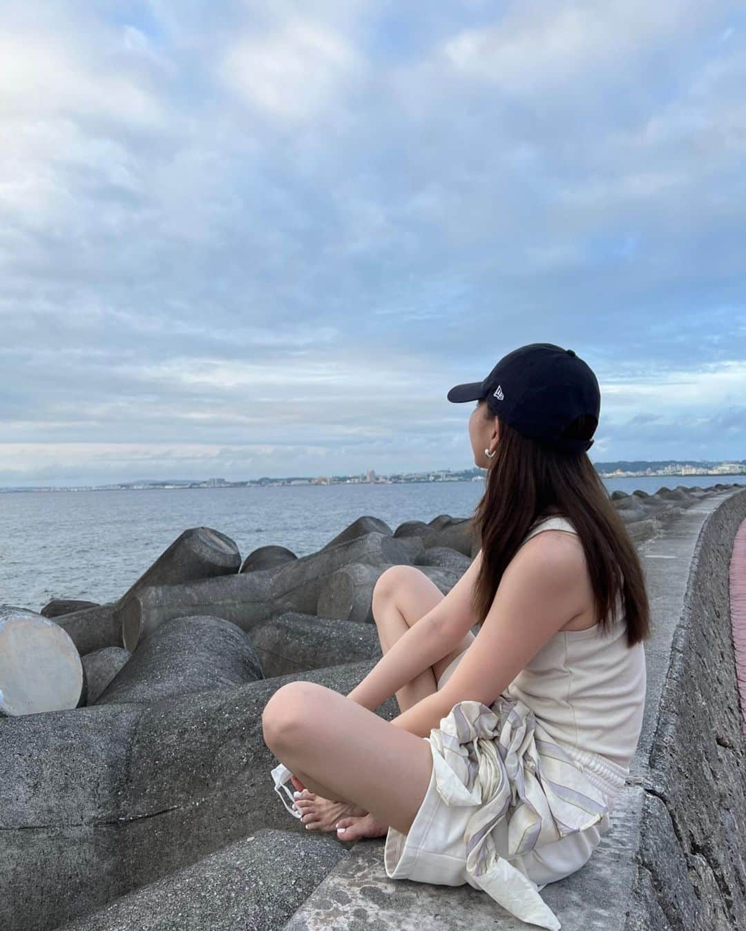 鹿沼憂妃さんのインスタグラム写真 - (鹿沼憂妃Instagram)「海いきたいなぁ~🌊 沖縄でぷらっとお散歩した海と夕日♥️ そういうデートがしたい🥹笑 . #最後の動画 #波音ってまじで癒される #だいすき」8月2日 19時15分 - shika_0225