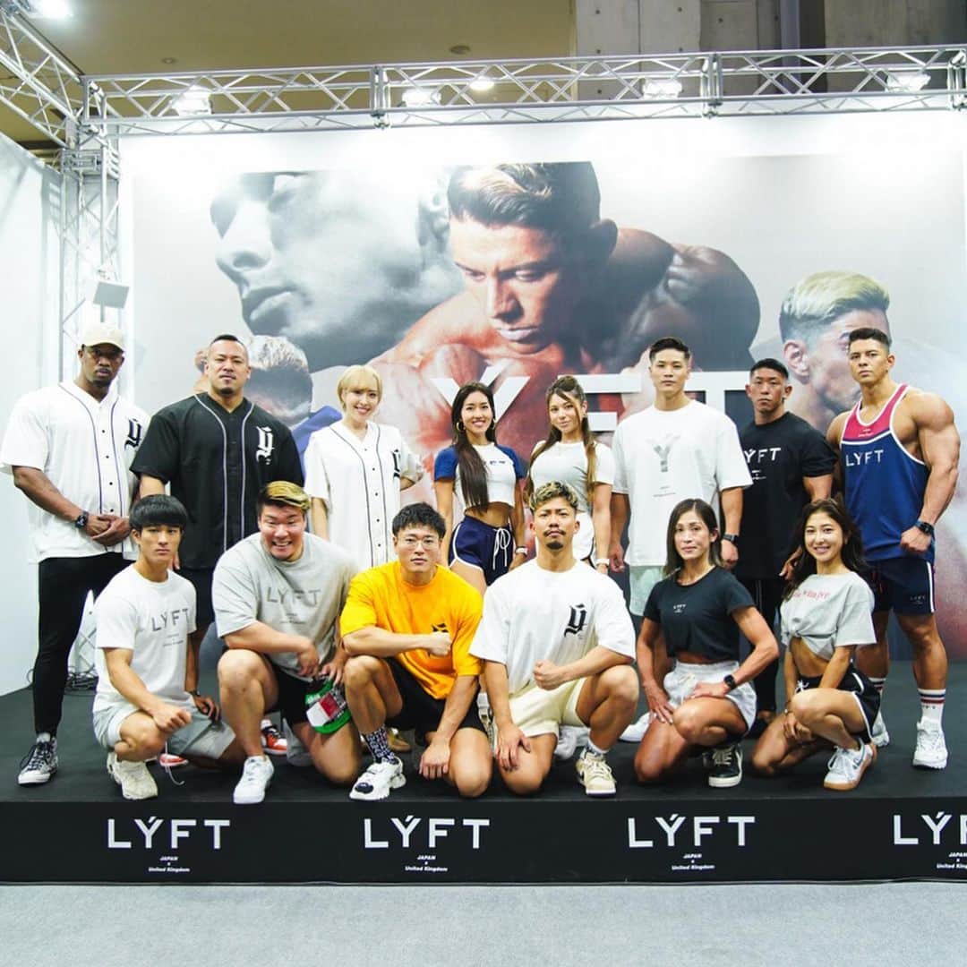 渋谷美穂さんのインスタグラム写真 - (渋谷美穂Instagram)「SPORTEC2022🏋️‍♂️ 先日開催されたスポルテックにて 7/28.29の2日間Lyftブースにてゲストとして 出演させていただきました🥹✨ ⁡ トップ選手や人気YouTuberの スターメンバーに混じって、 私もこの場に参加させていただいたこと 大変光栄に感じます😭🌈 ⁡ Lyftだからこそ実現した 団体やカテゴリーの垣根を越えた 夢のコラボレーション💕 ⁡ 環境は違えど皆んなそれぞれの夢や目標に向かい 日々前に進んでいることには変わりなくて、 "みんな違ってみんな良い"まさにこの言葉が ピッタリな素敵な空間でした😭✨ ⁡ 写真は左から📸 【JBBF女子フィジーク】 リカさん　@rika51  【NABBA classic model】 ちゃぴちゃん @nagichapi  【IFBB PRO Bikini】 サリー @sallykato_ifbbpro  【JBBF フィットネスビキニ】 アズちゃん @az.dancy  【IFBB PRO Figure】 渋谷美穂 ⁡ イベントのトークショーの中で、 それぞれの考え方や感性が存在していて そこには誰が1番だとかは無くて、 それぞれが自分の"好き"を追求しているのだと 改めて実感しました😊✨ ⁡ このような機会を与えてくださった Lyftには心より感謝しています‼️ ⁡ @lyft.official  これからも新作や人気商品の再入荷もありますので 皆さん最新情報をぜひチェックしてみてください🙈💎✨ ⁡  #ユージーン写りすぎw #私が撮りすぎなのか？ ⁡ #フィギュア#コンテスト#ボディメイク#減量#ダイエット#筋肉女子#筋肉#筋トレ#フィットネス#腹筋#シックスパック#トレーニング#ワークアウト#筋トレ女子#腹筋女子#筋肉女子 #Japan#japanese#abs#fitness#training#workout#figure#sixpac#condition#motivation」8月2日 19時54分 - miho_fitness