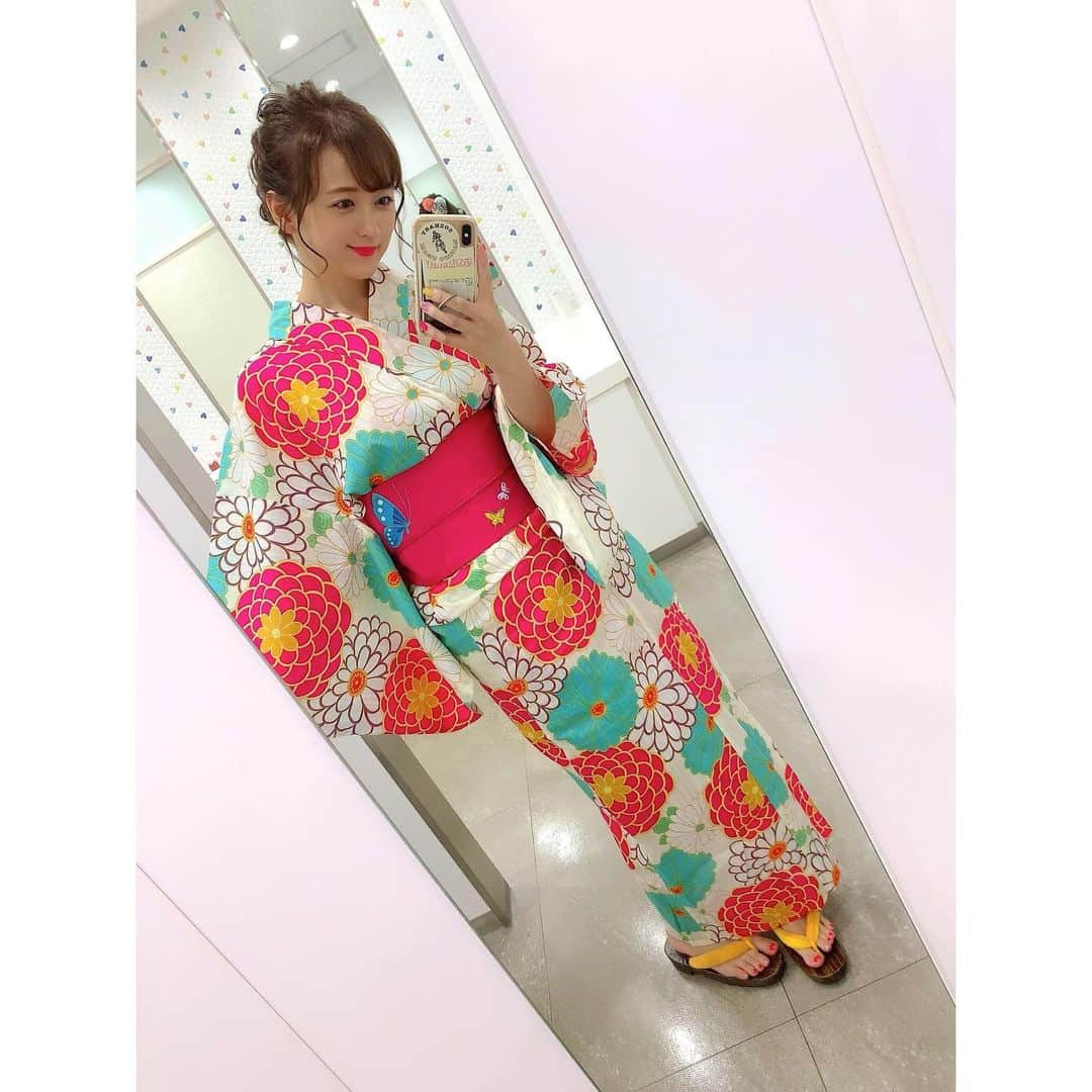 小松彩夏さんのインスタグラム写真 - (小松彩夏Instagram)「⁡ 昨日のNHK『おばんですいわて』観てくださった皆さん、ありがとうございました‼️✨ ⁡ 3年ぶりに開催されている『さんさ踊り』の初日を佐々木アナと中継でお送りしました✨ ⁡ 直前まで雨がパラついていたのですが中継が始まるとときには太陽も見えて綺麗な夕焼けが...‼️☀️ ⁡ 久しぶりあの太鼓や笛の音を聞いて、みなさんの踊ったり演奏したりしている姿をみていたら3年分の想いも伝ってきて本当に感慨深いものがありました🥲❤️ ⁡ やっぱり岩手の夏は最高です‼️✨ ⁡ 声掛けてくださったみなさんも ありがとうございました🥰 ⁡ 今回は自前の浴衣と髪飾りを持参して @meyou.3.colette さんと @mizuhokidoguchi05 さんに素敵に仕上げて頂きました❣️ ⁡ ありがとうございました🥰 ⁡ 浴衣どうですか😊？🌻 ⁡ #NHK #おばんですいわて #中継 #生放送 #盛岡さんさ踊り #さんさ #盛岡 #地元 #岩手 #岩手県 #故郷 #岩手宣伝隊長 #iiiwate #おいでよ岩手 #浴衣 #浴衣姿 #浴衣 #ヘアアレンジ #浴衣ヘア」8月2日 20時39分 - official_ayaka_502