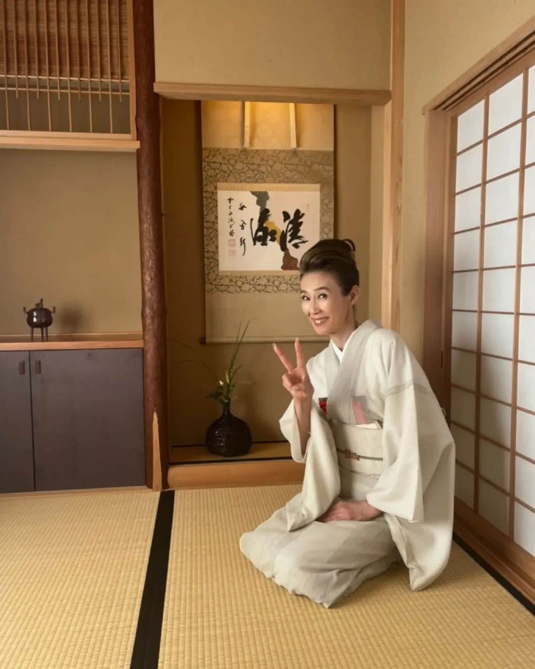 萬田久子さんのインスタグラム写真 - (萬田久子Instagram)「luxuryな　ひとときは涼しげでしょ🍵 #お茶事 #萬田久子 #HISAKOMANDA」8月2日 20時43分 - hisako.manda_official