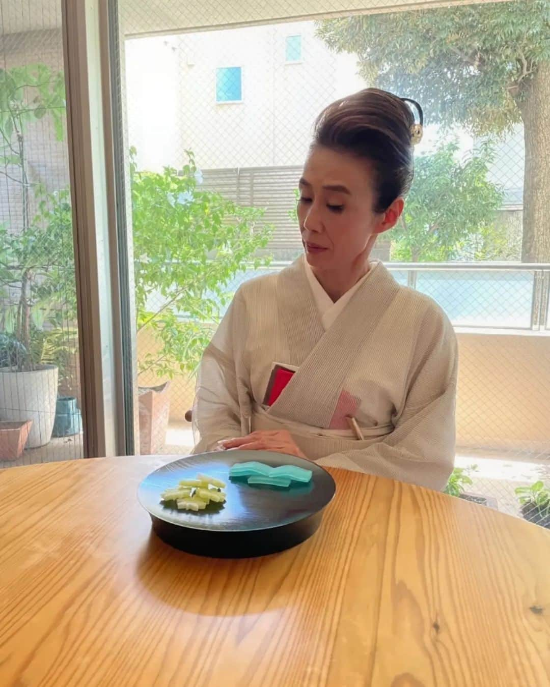 萬田久子さんのインスタグラム写真 - (萬田久子Instagram)「luxuryな　ひとときは涼しげでしょ🍵 #お茶事 #萬田久子 #HISAKOMANDA」8月2日 20時43分 - hisako.manda_official