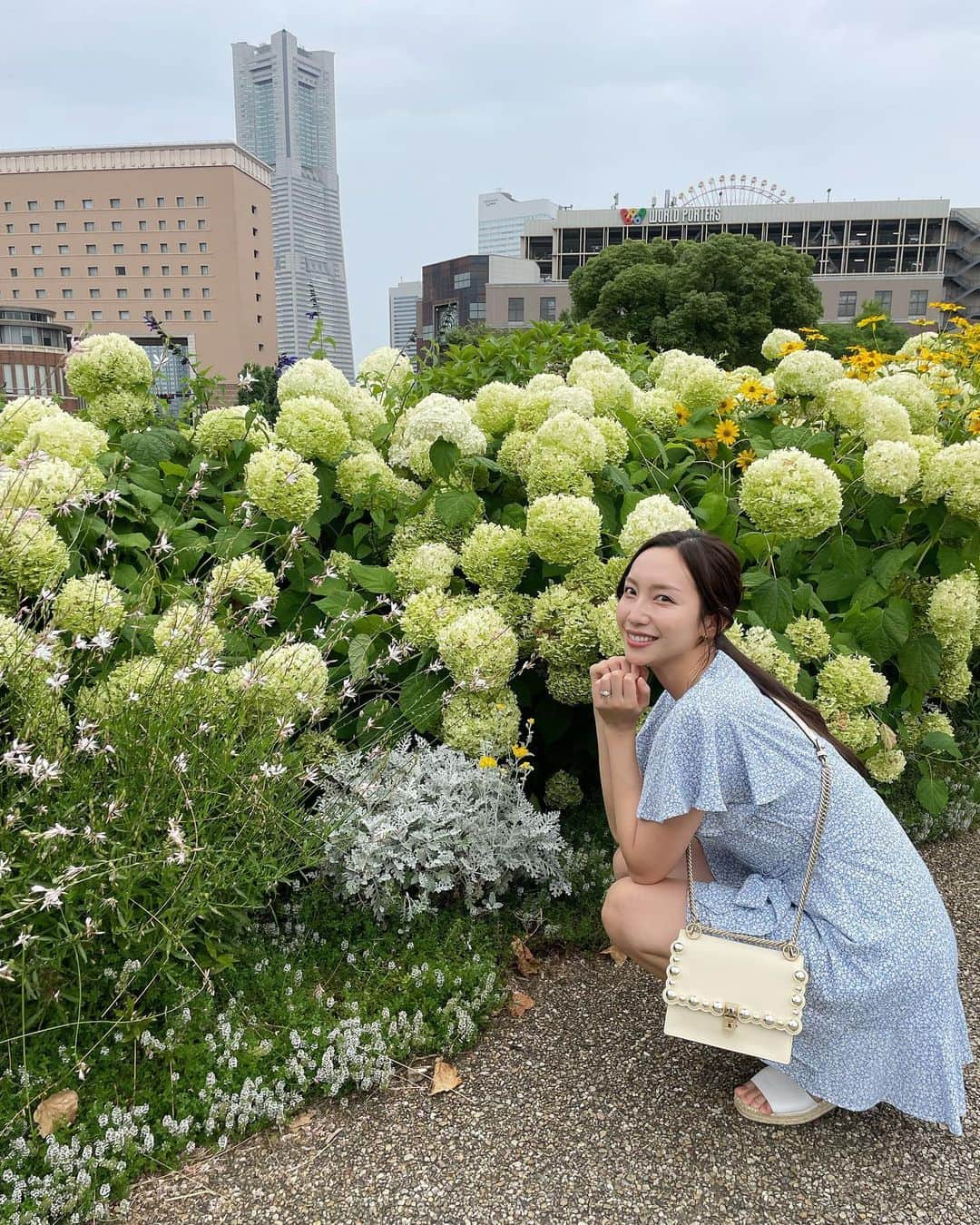 中島亜莉沙さんのインスタグラム写真 - (中島亜莉沙Instagram)「横浜ロイヤルパークホテルの フレンチレストラン " Le ciel "🥂  ノンアルメニューが豊富だった🌹  内装はヨーロッパの古城みたいな 可愛らしい雰囲気でした♡  窓から見える景色は 周りに高い建物が無いので 見晴らしがとても良かった👁  #さんまいめ #レストランと遠目すぎるツーショット  #dinner #yokohama #minatomirai #royalparkhotel #ootd #outfit #coordinate #leciel #夫婦時間 #夫婦生活 #夫婦デート #横浜ホテル #横浜ディナー #ホテルディナー #横浜ロイヤルパークホテル #ノンアル」8月3日 0時12分 - arisan_days