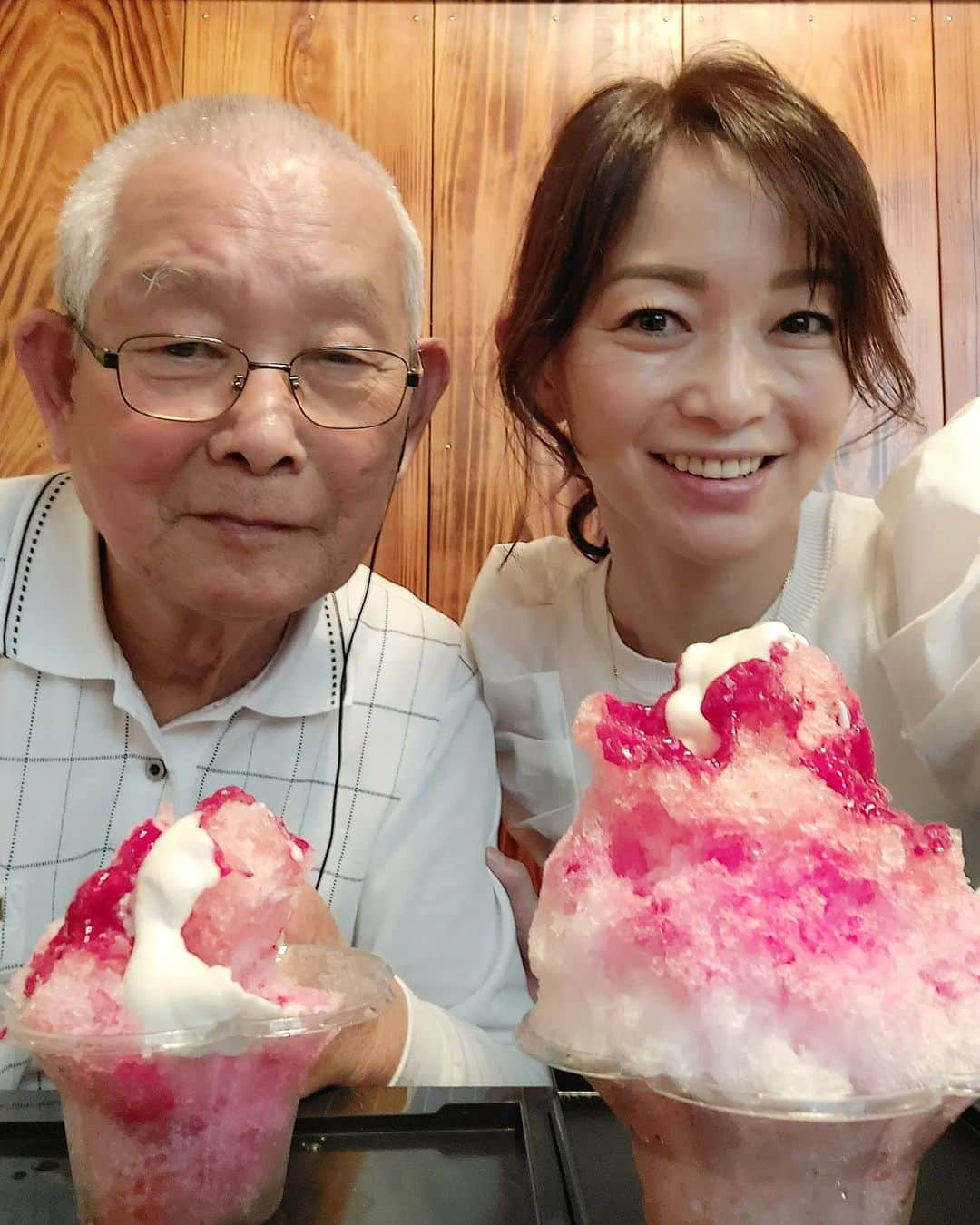 佐藤純さんのインスタグラム写真 - (佐藤純Instagram)「佐原へ🚙  暑すぎて、みんなでかき氷🍧  美味しー😋  かなちゃん、足の手術で車椅子♿💦  #家族 #佐原 #かき氷 #かき氷はいちご派 #昔はメロンだった #ママ #ママモデル #モデル #mama #mamamodel #model」8月3日 9時05分 - junsatoidea