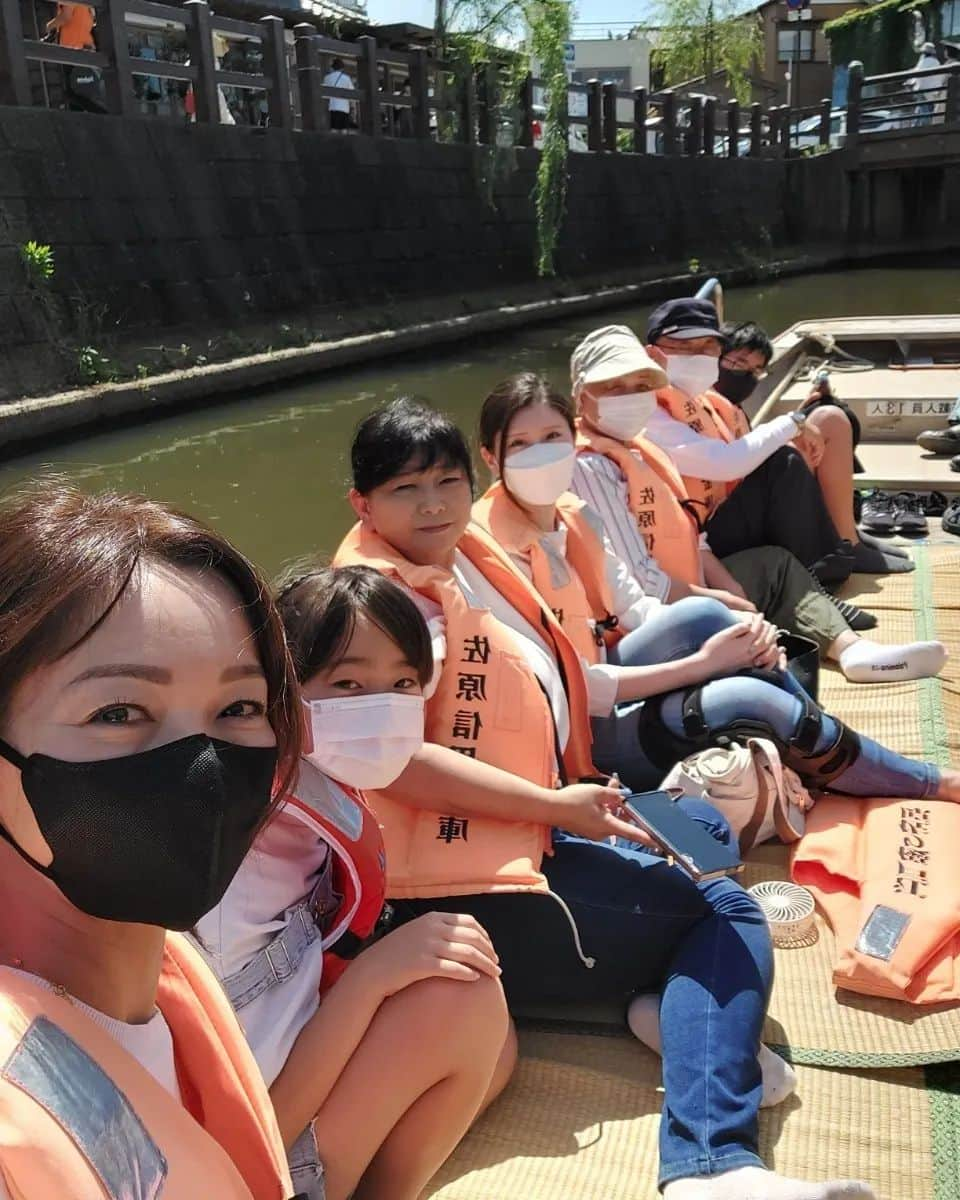 佐藤純さんのインスタグラム写真 - (佐藤純Instagram)「佐原へ🚙  暑すぎて、みんなでかき氷🍧  美味しー😋  かなちゃん、足の手術で車椅子♿💦  #家族 #佐原 #かき氷 #かき氷はいちご派 #昔はメロンだった #ママ #ママモデル #モデル #mama #mamamodel #model」8月3日 9時05分 - junsatoidea