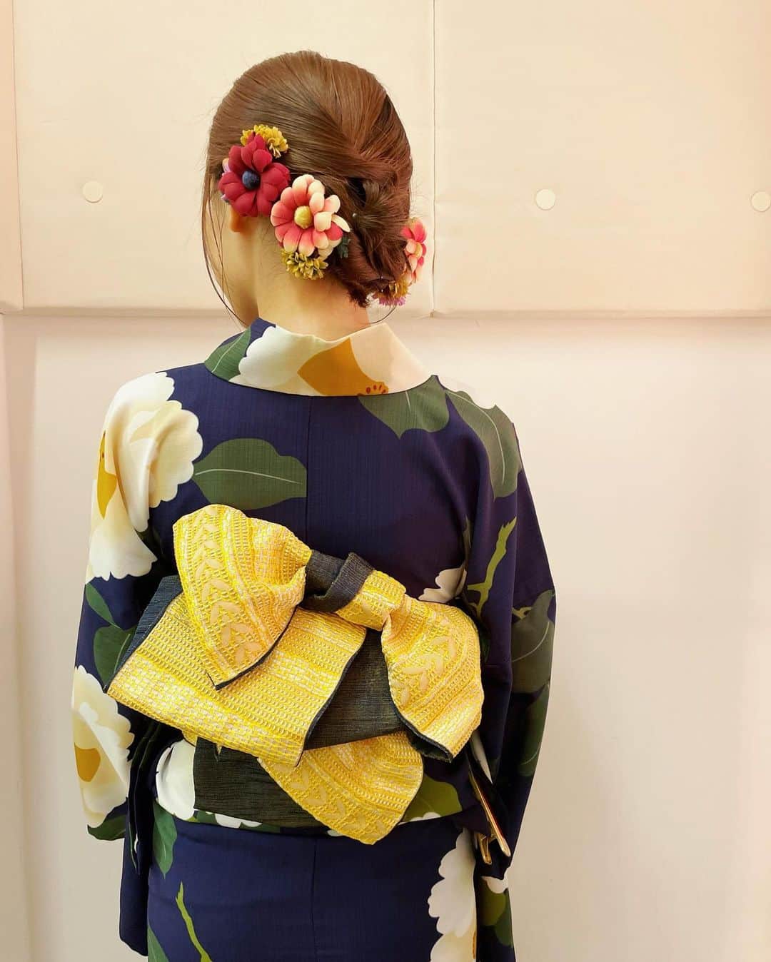 上村彩子さんのインスタグラム写真 - (上村彩子Instagram)「. .  Pick up ！BS-TBS   帯や帯留め、髪飾りなど小物も 可愛いものを用意していただきました✨  先日放送されていた BS-TBS『美しい日本に出会う旅』を見て、 夏の京都に行きたくなっています…  #bstbs  #８月 #浴衣　#浴衣ヘア」8月3日 13時41分 - saekokamimura