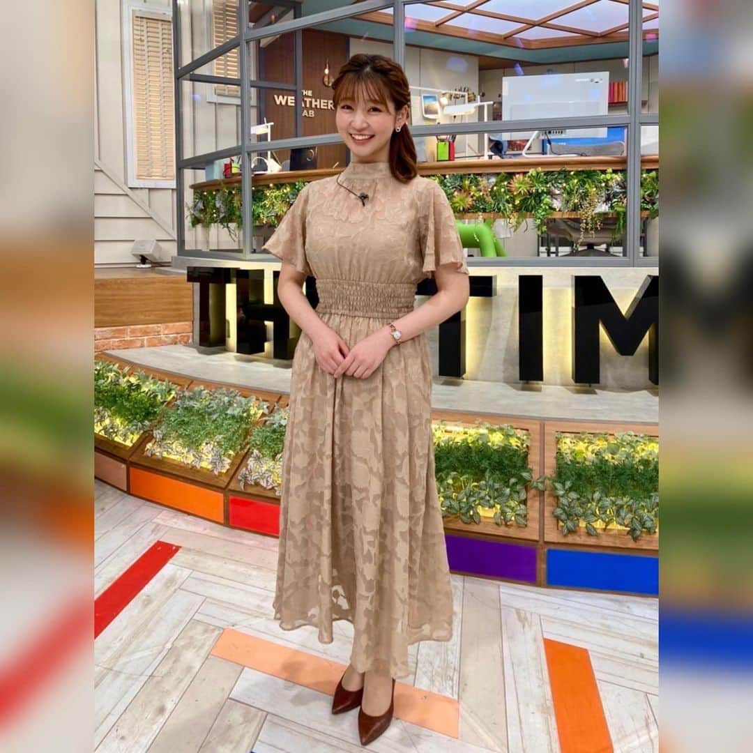 山下佳織さんのインスタグラム写真 - (山下佳織Instagram)「👗先週金曜日のお衣装👗  （金） Andemiu（ワンピース） @andemiu_official #andemiu #アンデミュウ  #衣装 #the_time #tbs #気象予報士 #花柄 #ベージュコーデ #ワンピース #夏コーデ #大学生コーデ  #お天気お姉さん #山下佳織」8月3日 15時11分 - yama0130kaori