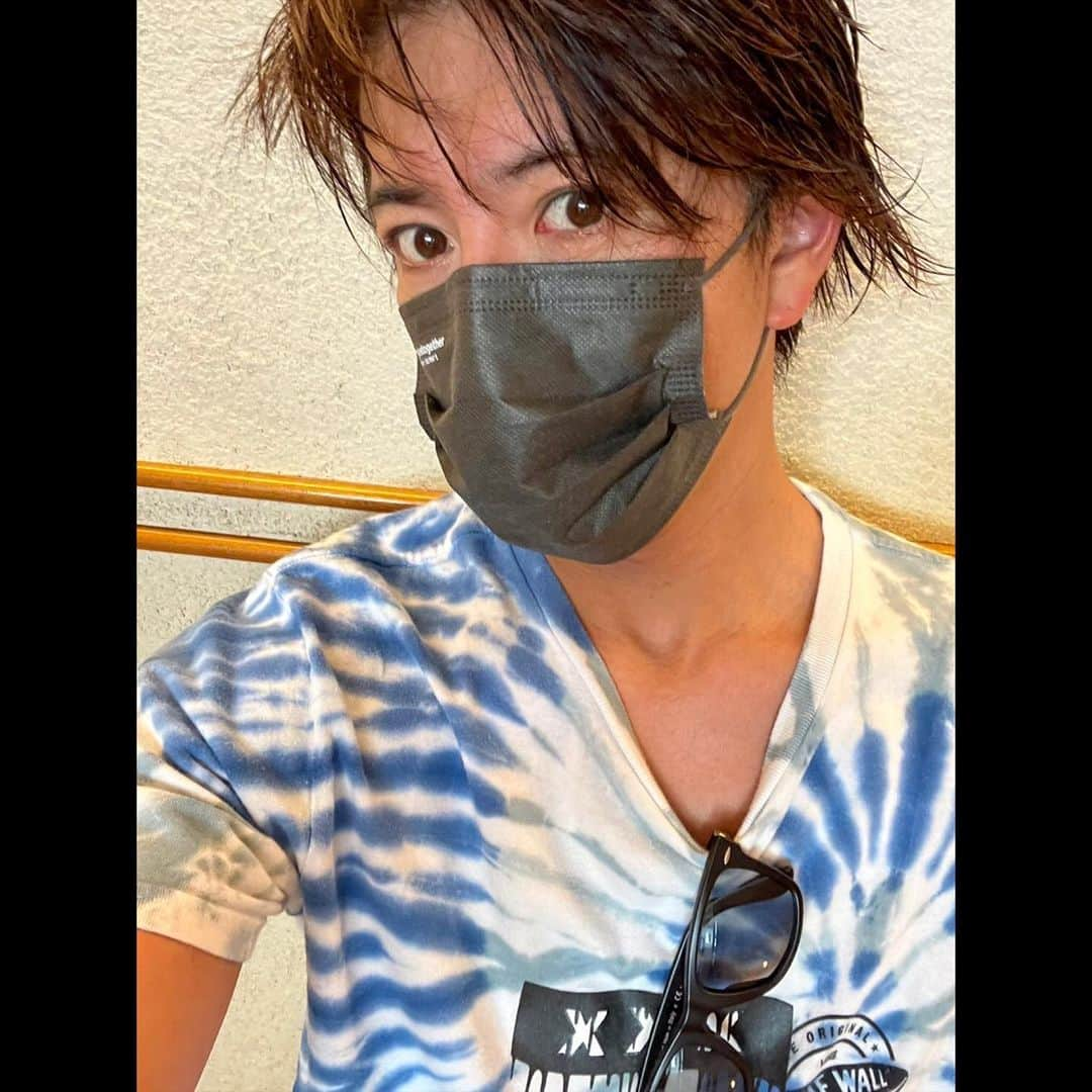 木村拓哉さんのインスタグラム写真 - (木村拓哉Instagram)「⁡ ⁡ ⁡ 「そして、昨日会ったゲストに触発されて今日もガッツリ身体を動かしに❕ その後は10分を3セット最後に８分サウナってさっぱりして来ましたぁ〜❕」 ⁡ PEACE‼︎ ⁡ STAYSAFE! ⁡ 拓哉 #木村拓哉#TakuyaKimura」8月3日 15時17分 - takuya.kimura_tak