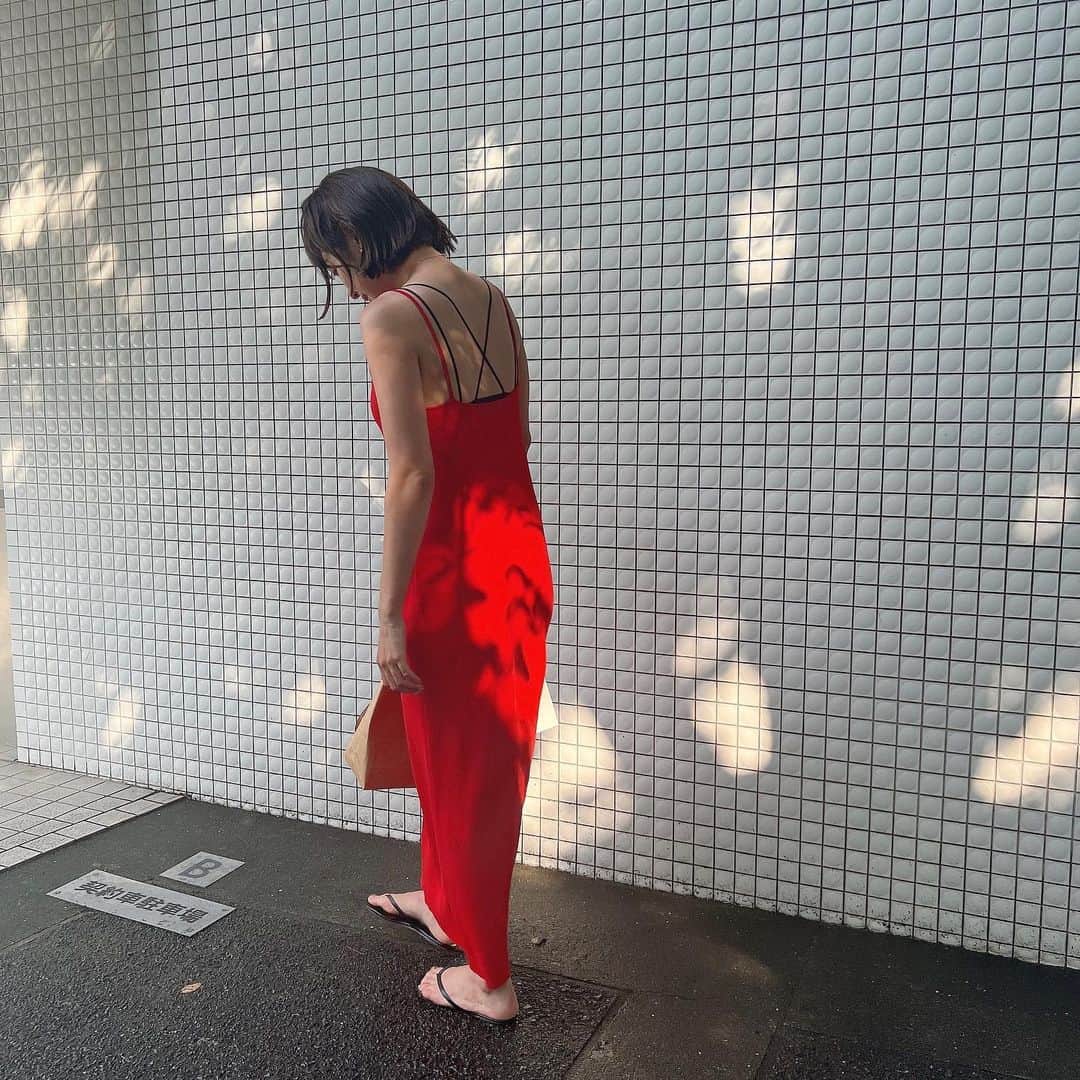 本郷杏奈さんのインスタグラム写真 - (本郷杏奈Instagram)「毎日暑すぎる🥵🥵🥵 バックオープンばかり着てる😝  #fashion」8月3日 16時13分 - annahongou