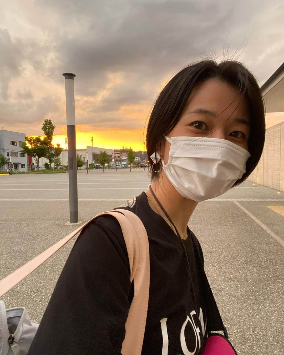 太田唯さんのインスタグラム写真 - (太田唯Instagram)「高山に着いたときの 夕陽 📷🌇  絵の具で塗ったみたいな 鮮やかな色！ 架線がないぶん 一層空が広く感じました  .  #飛騨高山 #岐阜観光 #夕陽 #岐阜旅行  #sunset #japantravel #ワイドビューひだ #かばんちょいあき」8月3日 18時20分 - yuiohta.official