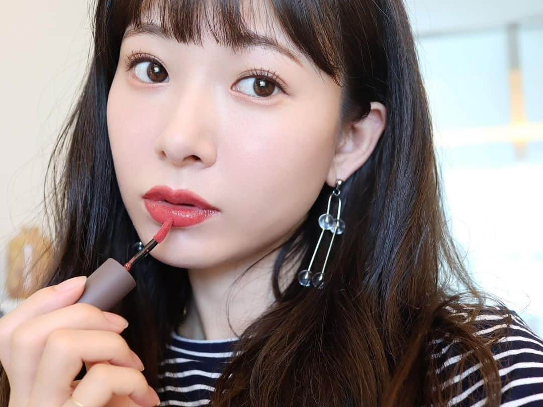 西川瑞希（みずきてぃ）さんのインスタグラム写真 - (西川瑞希（みずきてぃ）Instagram)「RMKリップからお気に入りの3色♡美発色でほんのり透け感もあって、塗った瞬間からだいすきになったリップ💋  仕上がりはみずみずしく、ツヤっとなんだけど唇には一体化するようにやわらかくフィットしてくれてなんだか新しい質感◎  @rmkofficial  ✴︎リクイド リップカラー 03ボルドー ウェーブ/06アラモアナ モーブ/08ピュア セリーズ/  このなかでは特に06番の愛用率が高めです(画像3〜5枚目)♡♡♡、おしゃれで色っぽなくすみカラー！  #RMK #makeup #lip #newcosmetics #mizukitotalbeauty #リップメイク #リップ #メイクアップ #新作コスメ #コスメ紹介」8月3日 19時49分 - mizuki_nishikawa_