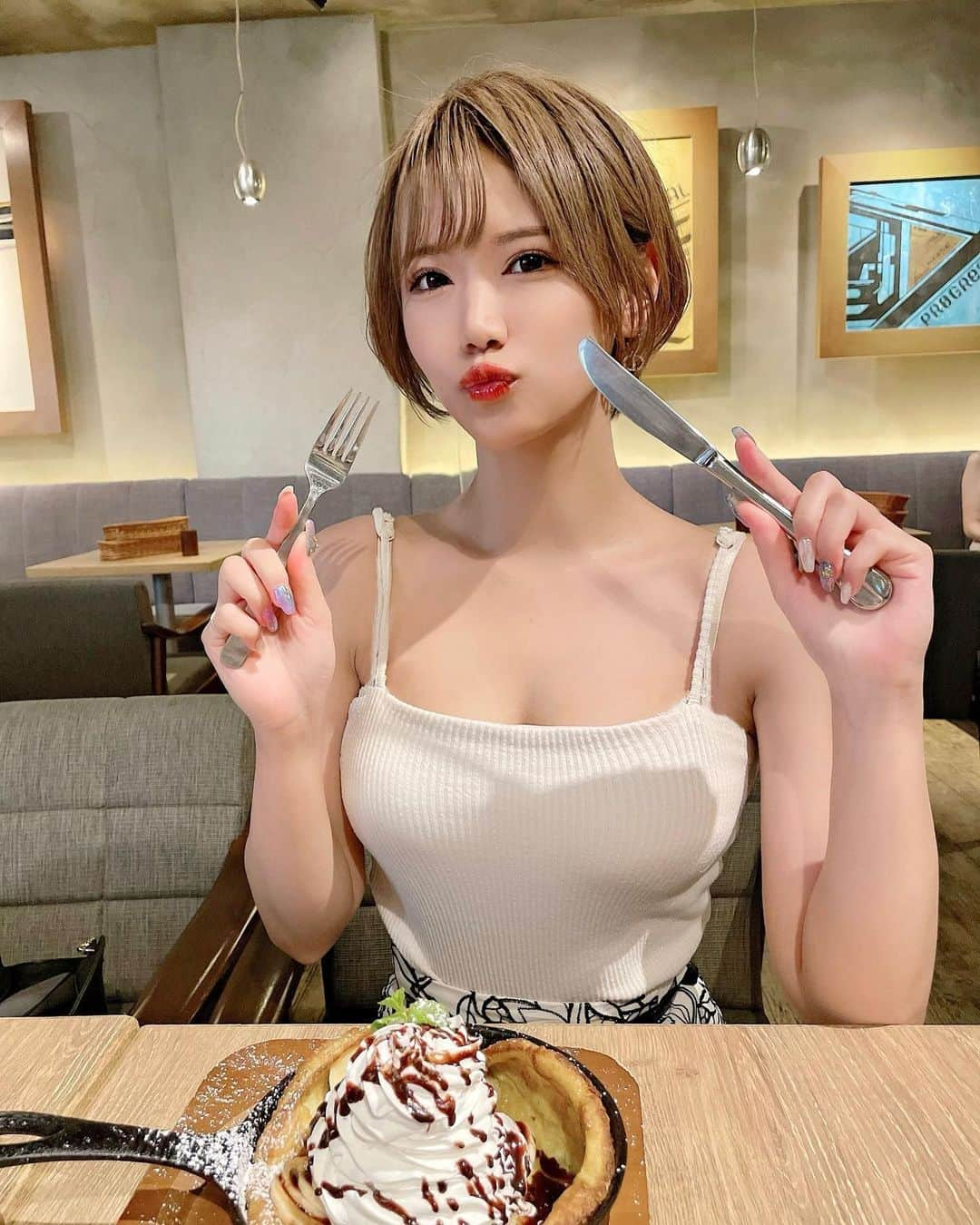 相良ましろさんのインスタグラム写真 - (相良ましろInstagram)「. 甘いものよりしょっぱいもののが好きだけど 今日は完全に甘いもの求めてた🧁🤍  . #東京カフェ #甘いもの #スイーツ #カフェ」8月3日 22時52分 - mashiro_sagara