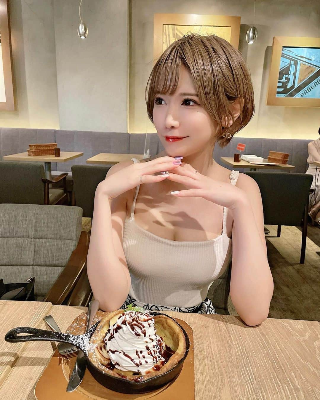 相良ましろさんのインスタグラム写真 - (相良ましろInstagram)「. 甘いものよりしょっぱいもののが好きだけど 今日は完全に甘いもの求めてた🧁🤍  . #東京カフェ #甘いもの #スイーツ #カフェ」8月3日 22時52分 - mashiro_sagara