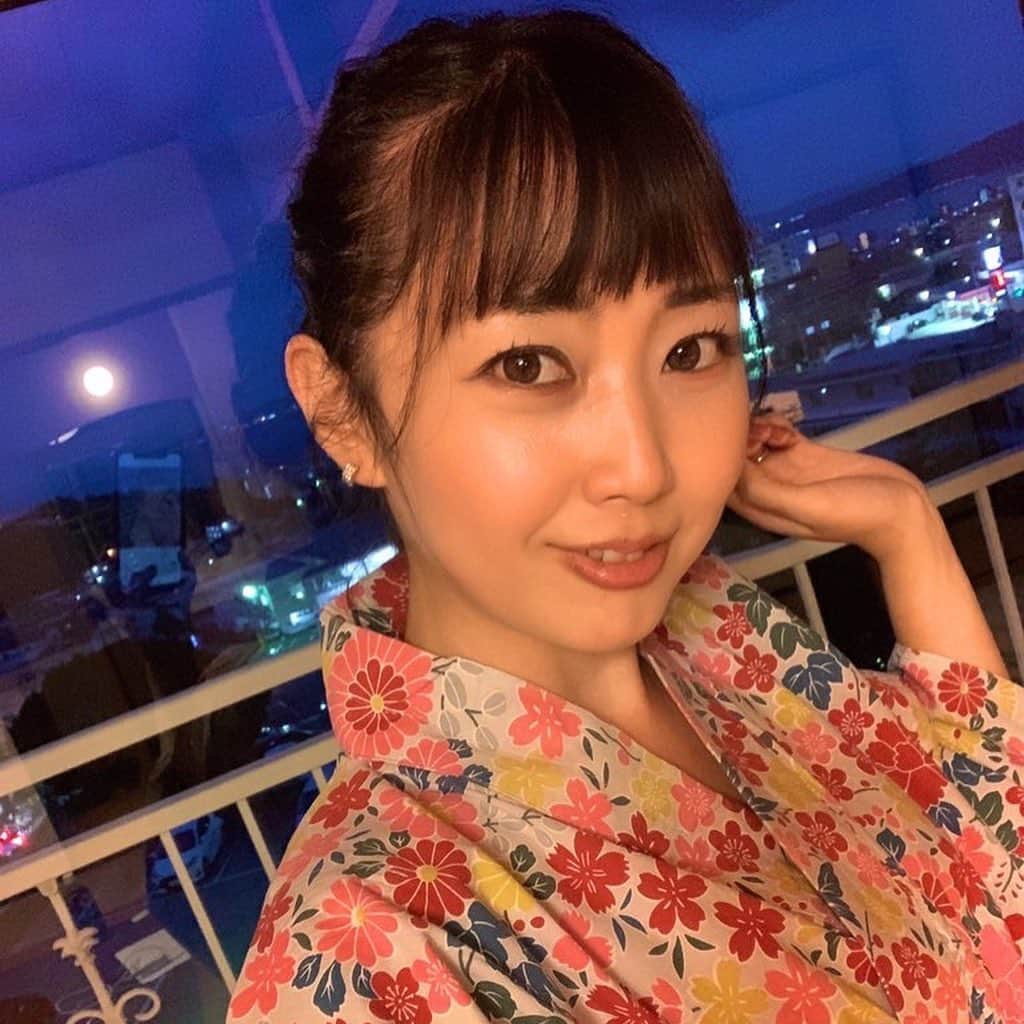 高橋沙織さんのインスタグラム写真 - (高橋沙織Instagram)「元阪神タイガースの今成さんと最高すぎる旅をご一緒させていただきました！！ 今成さんとは初めましてでしたが、すごく気さくで素敵なお兄さんでした〜ファンになっちゃう！ しかも今成さん、RGさんに並んで「さおりん」も番組タイトルに入れてもらえて幸せ\(//∇//)\  「今成・RG・さおりんのグルメ満喫!ぶらり旅」 サンテレビで8/28（日）12:30〜 オンエア予定です⭐︎  な、なんと...皆さま期待の...温泉シーンもあるよ♡  まだまだ見せたい写真いっぱいだからオンエア後に載せますね^ ^  #今成亮太 さん #今成選手 #元阪神タイガース #めちゃくちゃ素敵な方 #RG さん #アルミカン高橋 #アルミカン #大分　#別府 #JALで行く #読売旅行 #サンテレビ #グルメ満喫ぶらり旅 #温泉シーン #乞うご期待 #絶対観てね」8月4日 12時54分 - arumikan_saorin