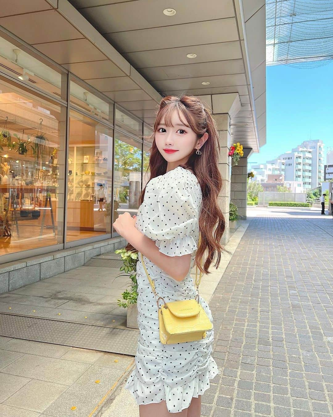 伊上あやさんのインスタグラム写真 - (伊上あやInstagram)「ドットワンピ優秀😌♡  👗 @selectshop.ecrea  👜 @shein_japan     #ドットワンピース  #ドットワンピ  #ワンピースコーデ  #デートコーデ  #お姉さんコーデ  #お姉さん  #モテコーデ  #韓国ファッション  #韓国ヘア  #ファッション好きな人と繋がりたい  #ガーリーコーデ」8月4日 12時54分 - o.aya_0613