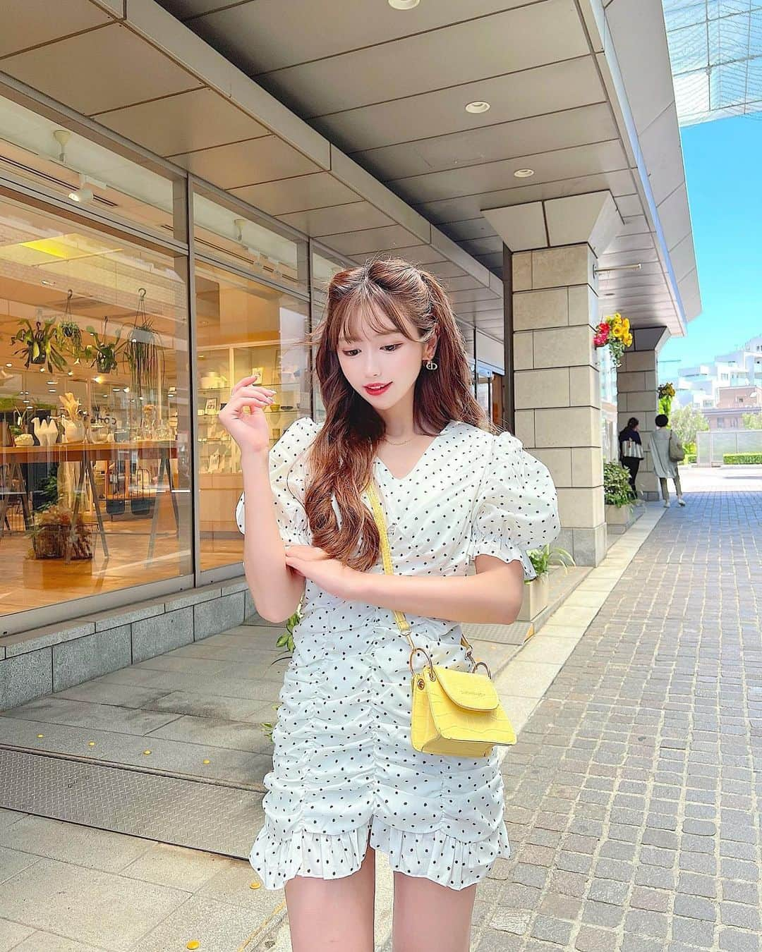 伊上あやさんのインスタグラム写真 - (伊上あやInstagram)「ドットワンピ優秀😌♡  👗 @selectshop.ecrea  👜 @shein_japan     #ドットワンピース  #ドットワンピ  #ワンピースコーデ  #デートコーデ  #お姉さんコーデ  #お姉さん  #モテコーデ  #韓国ファッション  #韓国ヘア  #ファッション好きな人と繋がりたい  #ガーリーコーデ」8月4日 12時54分 - o.aya_0613