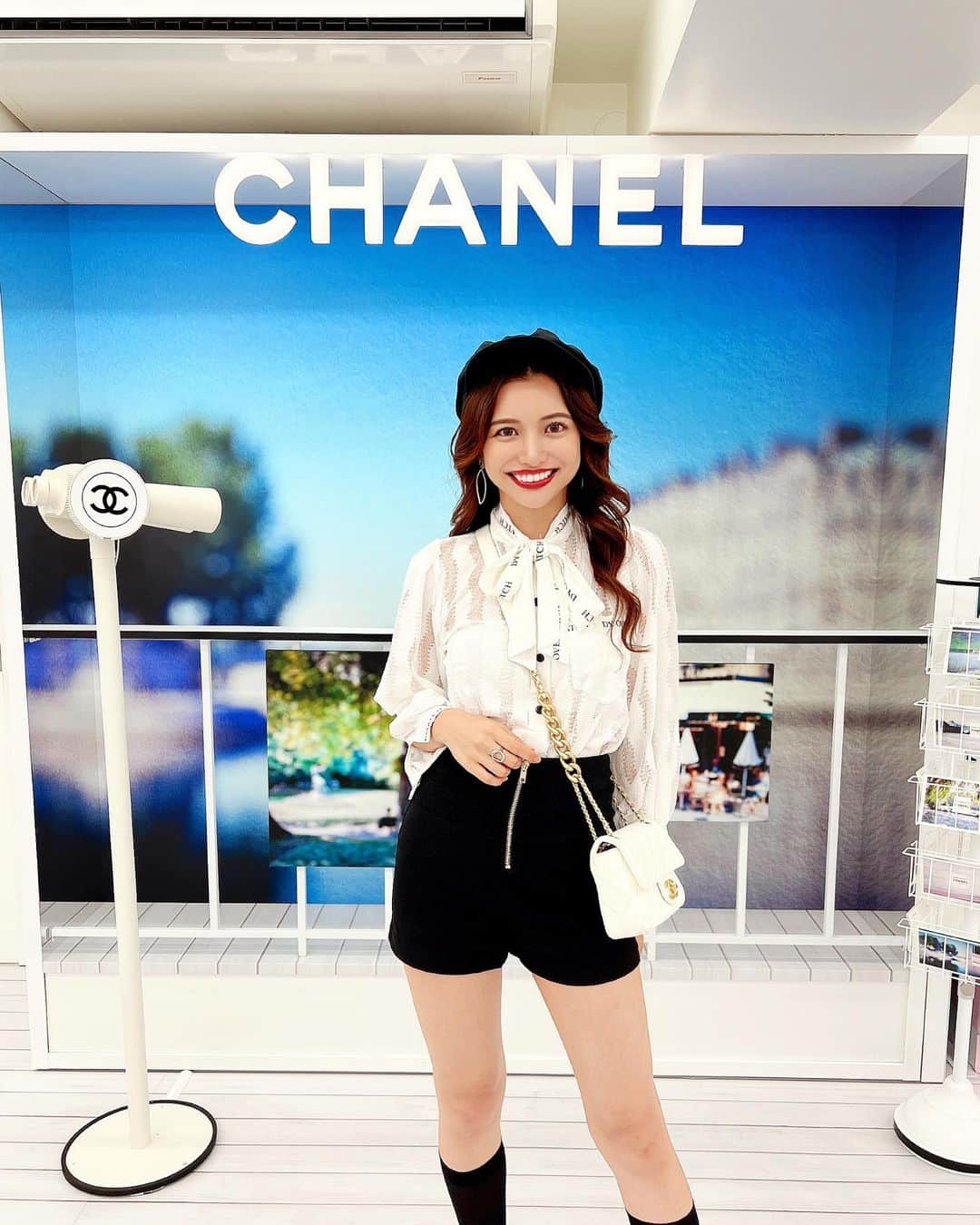 さゆりさんのインスタグラム写真 - (さゆりInstagram)「こないだCHANELの POPUPストアに 遊びに行ってきたよ☺️❤️‍🔥  夏仕様になってて 店内もすっごくいい香りだった~😳💐  私は普段から、出掛ける時は ガブリエルの ボディクリームを付けてるよ♥︎♥︎♥︎  程よく香ってくれるから 香水よりボディクリーム派💐  皆んなはなんの香りが好き?☺️✨  #chanel #ボディケア #美容　#ファッション #コーデ」8月4日 16時02分 - sayuri__offi