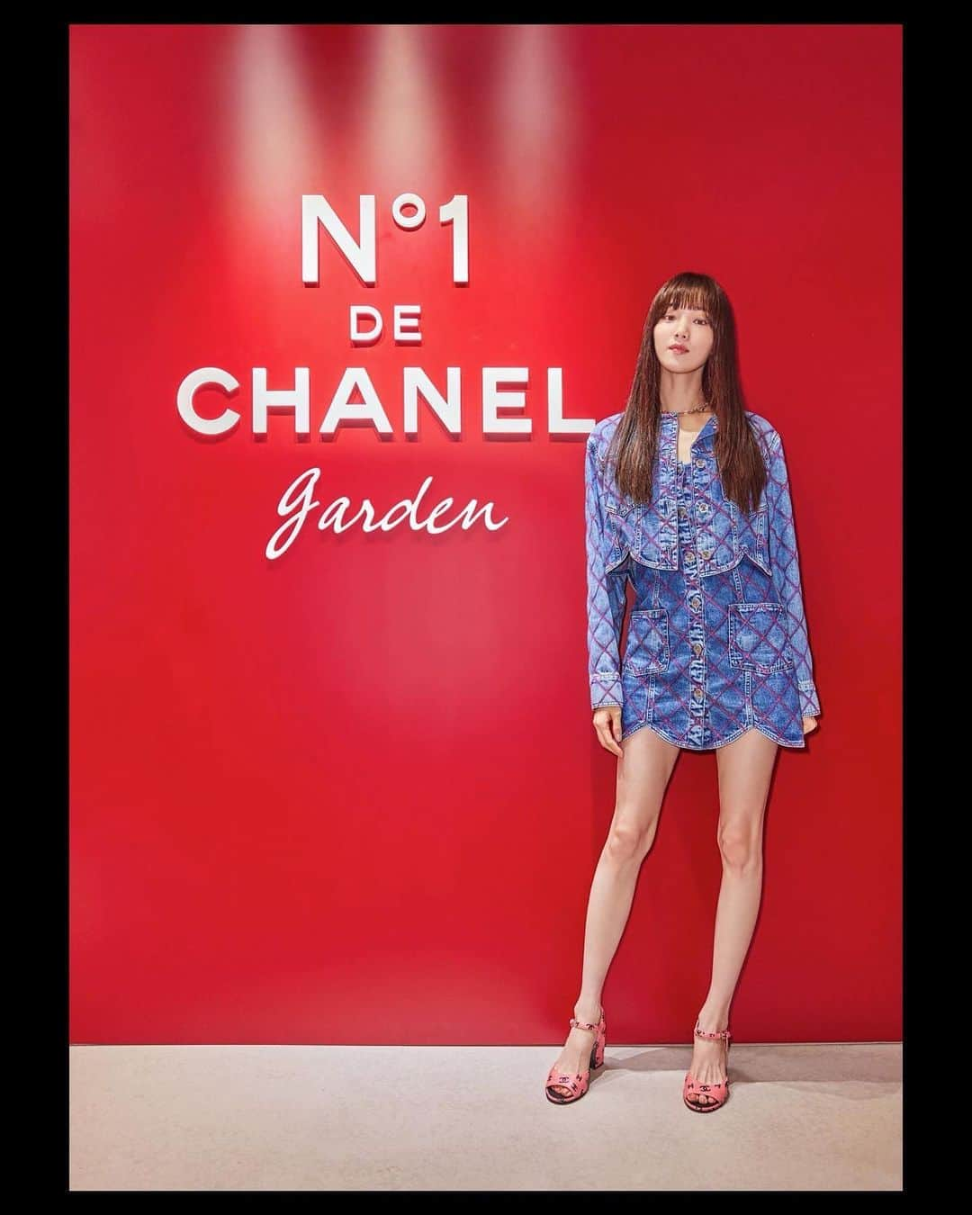 イ・ソンギョンさんのインスタグラム写真 - (イ・ソンギョンInstagram)「레드까멜리아😘❤️  #N1DECHANELGARDEN #RedCamelliaSerum」8月4日 18時42分 - heybiblee