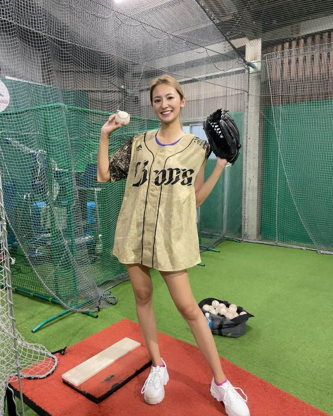 近藤みやびさんのインスタグラム写真 - (近藤みやびInstagram)「『重大告知⚾️』  8/17（水）ベルーナドームで行われる 埼玉西武ライオンズvs福岡ソフトバンク戦の始球式に出ることが決まりました😭  ずっと夢だった地元の球場で始球式を挙げられる日が遂にきました😭😭😭😭  是非見にきてください⚾️⚾️⚾️  目指せノーバン！！！！  この日はオリエンタルバイオDAYとなっており 2022raffinee lady全員が駆けつけてくれます❤️💚  心強い😭😭😭  応援よろしくお願いします📣  #近藤みやび #みやび脚 #地元 #ノーバン #野球 #所沢 #始球式 #西武ライオンズ #オリエンタルバイオ #raffinee」8月4日 19時01分 - miyabiiiii_kondooooo