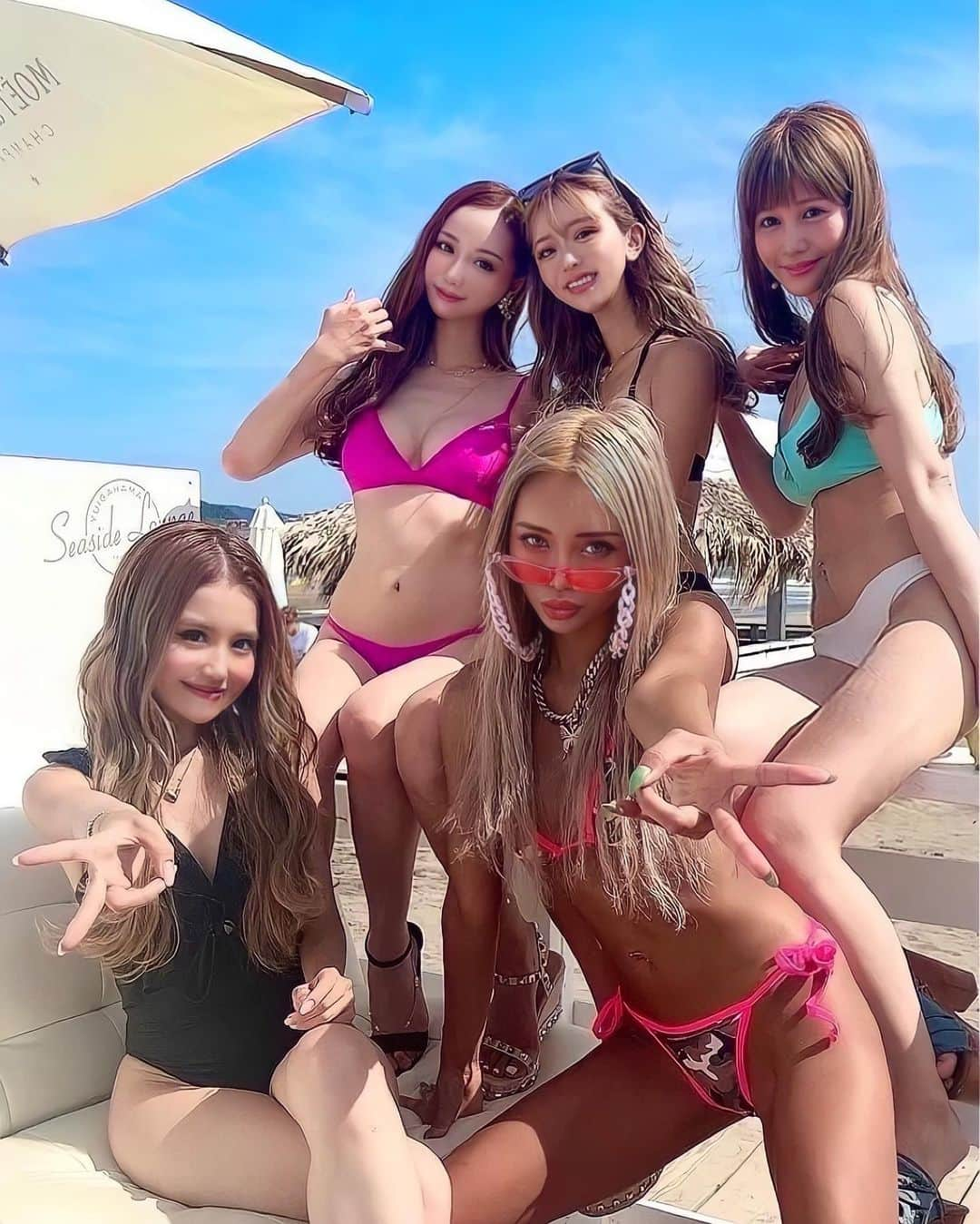 藤木そらさんのインスタグラム写真 - (藤木そらInstagram)「. . I went to Yuigahama with my good friends💛❤️The beach in Kamakura🥰💓 Which gal is your type? (❀╹◡╹) . .美女メンバーで海集合した❤️💛美白から美黒まで種類豊富でしょ(*^^*)⭐️⭐️ . .まったりカフェみたいに語りました💙🧡💚月1恒例会、毎回恋バナ炸裂で楽しい٩(｡•ω•｡*)و ♡♡ . . . . . . . . . . .#由比ヶ浜 #鎌倉 #湘南 #由比ヶ浜ビーチ #神奈川観光 #インスタ映え #インスタグラビア #インスタ女子 #japanesegirl #japanlife #推し活 #推しのいる生活 #ギャル #ギャルが一番かわいい」8月4日 19時21分 - sorafujiki